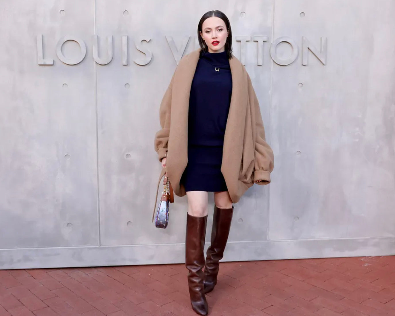 極上品 Louis Vuitton ルイヴィトン / 23年クルーズコレクション "look 4" / キャメルヘア パール コクーン ショートコート  / モノグラム裏地 / 1AAL1B / size 36 (キャメル)