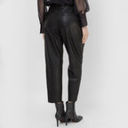 Brunello Cucinelli ブルネロクチネリ / 試着程度美品 20AW ラムスキン タックトラウザーズ テーパード レザー パンツ / M0NCAP7061 / size 38 (BLACK) レディース