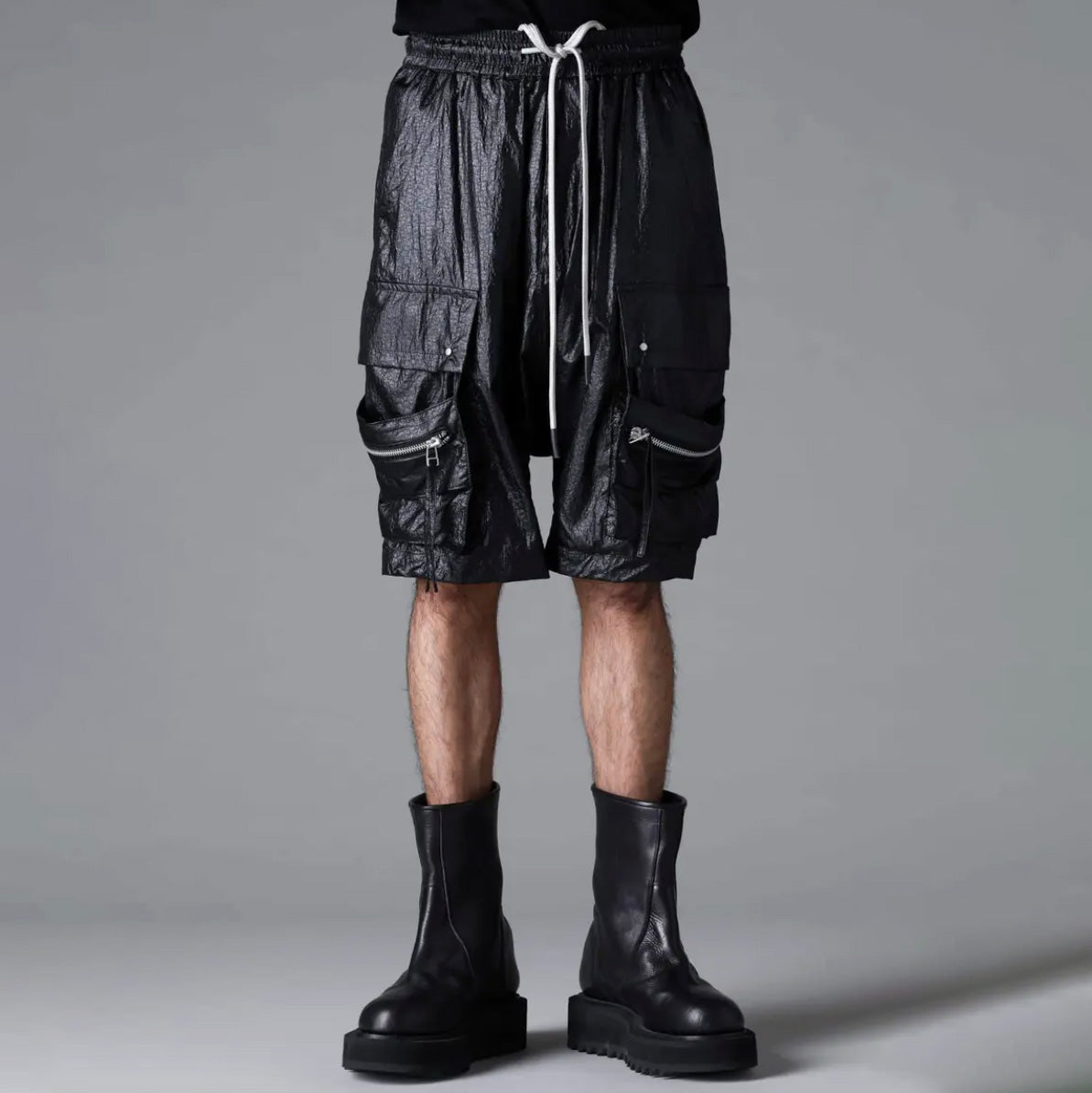 A.F ARTEFACT エーエフアーティファクト / 美品 25SS AIRY CRINKLE NYLON ZIP CARGO SHORTS エアリー クリンクル ナイロン ジップ カーゴ ショーツ パンツ / ag-13053-1 / size 2 (BLACK) 352047-uen