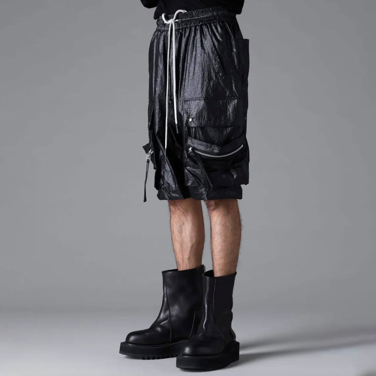 A.F ARTEFACT エーエフアーティファクト / 美品 25SS AIRY CRINKLE NYLON ZIP CARGO SHORTS エアリー クリンクル ナイロン ジップ カーゴ ショーツ パンツ / ag-13053-1 / size 2 (BLACK) 352047-uen