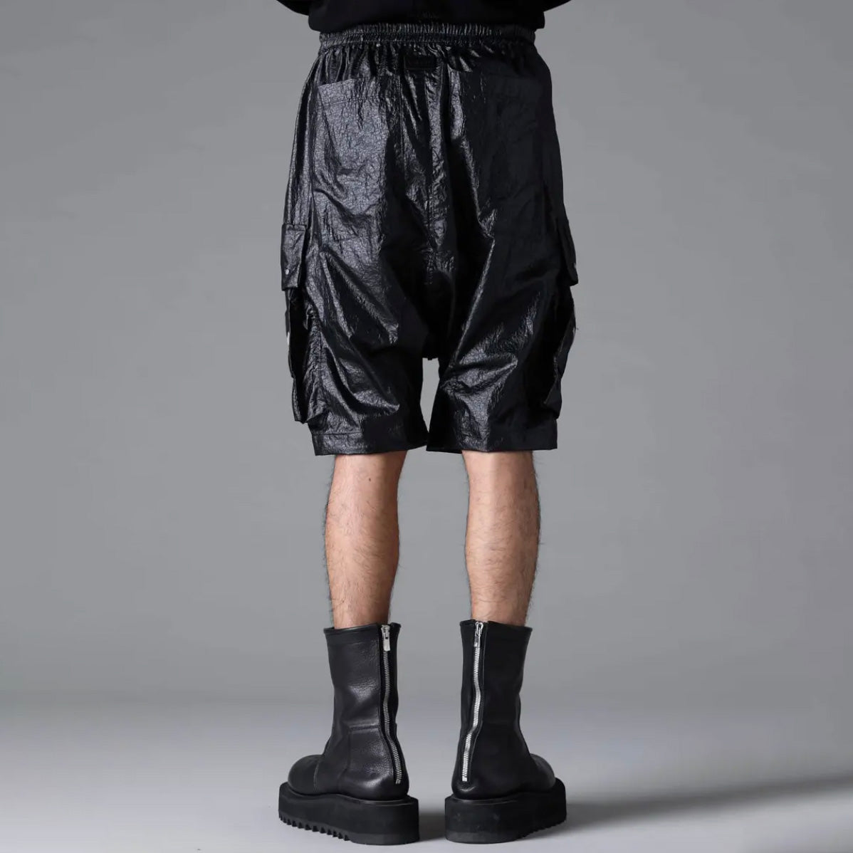 A.F ARTEFACT エーエフアーティファクト / 美品 25SS AIRY CRINKLE NYLON ZIP CARGO SHORTS エアリー クリンクル ナイロン ジップ カーゴ ショーツ パンツ / ag-13053-1 / size 2 (BLACK) 352047-uen