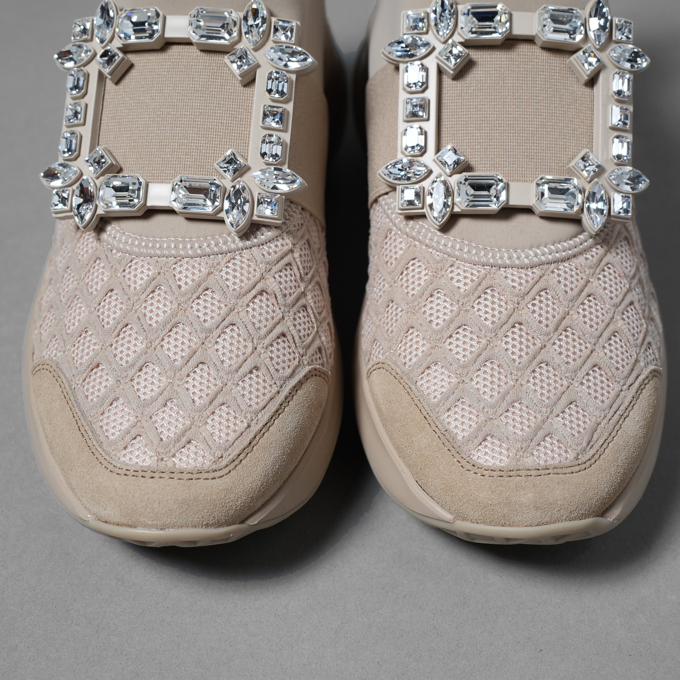 未使用 Roger Vivier ロジェヴィヴィエ / 2025年製 ヴィヴラン ストラスバックル スニーカー / size 35.5 (BEIGE) レディース