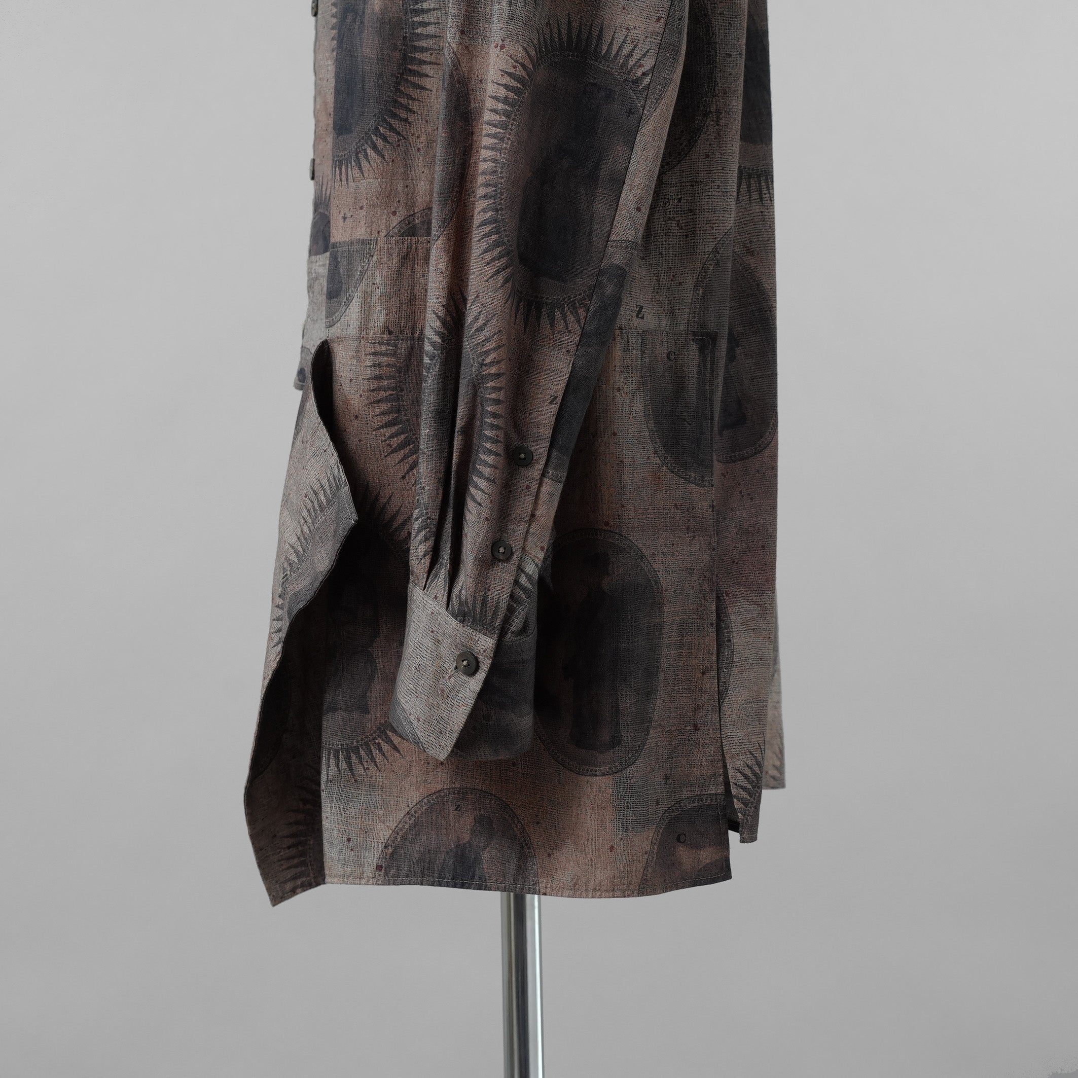 ZIGGY CHEN ジギーチェン / 美品 22SS Elongated Shirts with Schholar Print スカラープリント ロング 長袖シャツ / 0M2210732 / size 44 (GRAY) 352013-in-ue