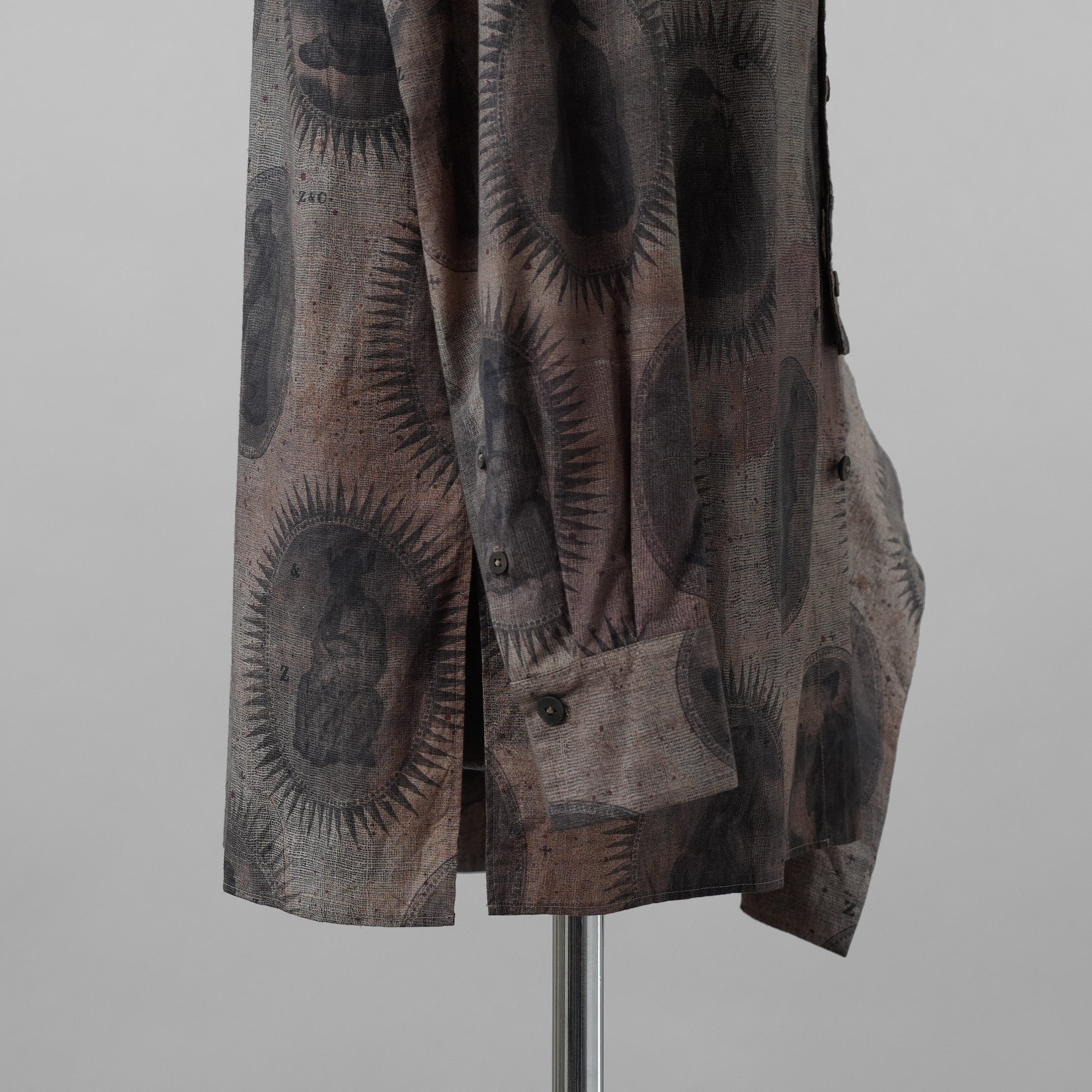 ZIGGY CHEN ジギーチェン / 美品 22SS Elongated Shirts with Schholar Print スカラープリント ロング 長袖シャツ / 0M2210732 / size 44 (GRAY) 352013-in-ue