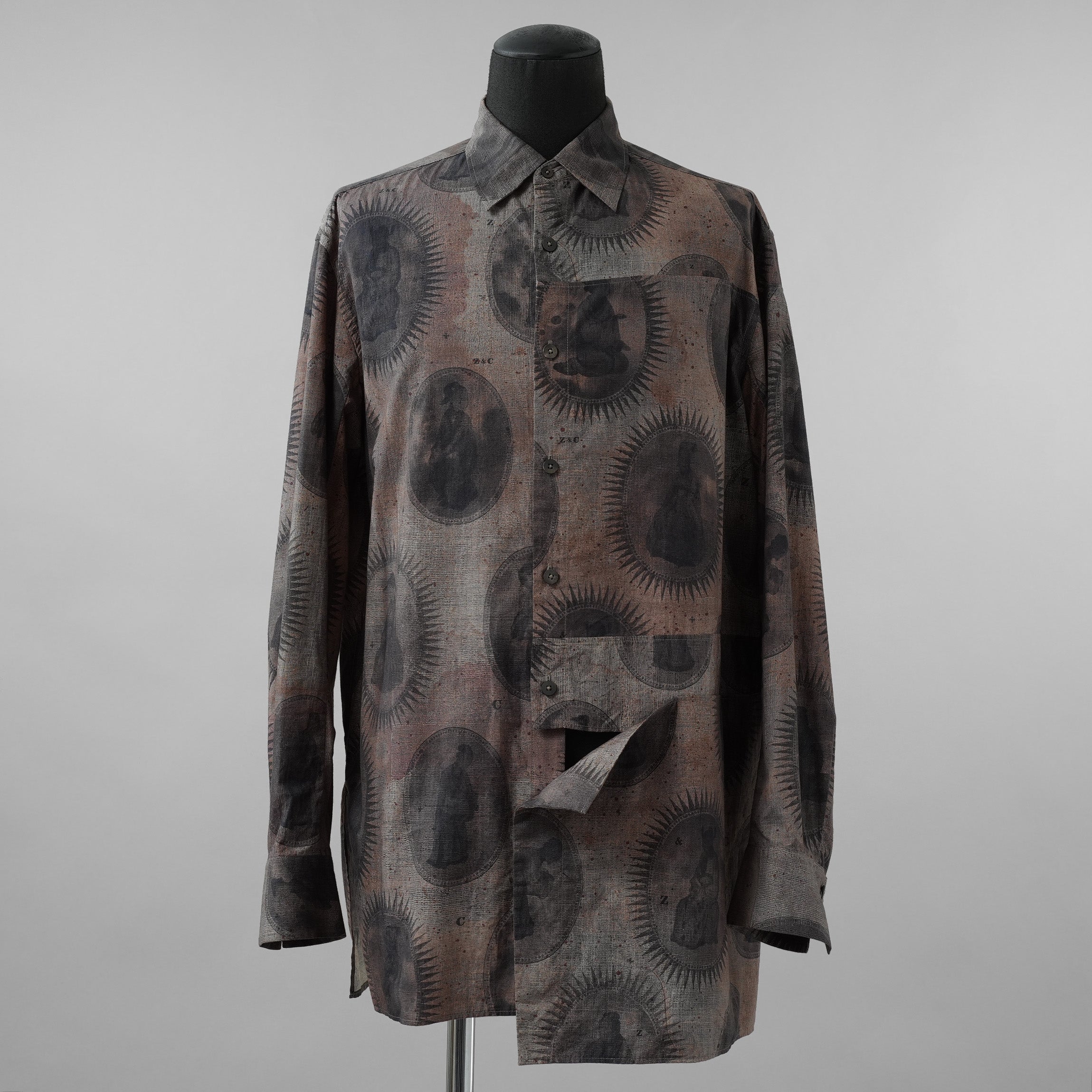 ZIGGY CHEN ジギーチェン / 美品 22SS Elongated Shirts with Schholar Print スカラープリント ロング 長袖シャツ / 0M2210732 / size 44 (GRAY) 352013-in-ue