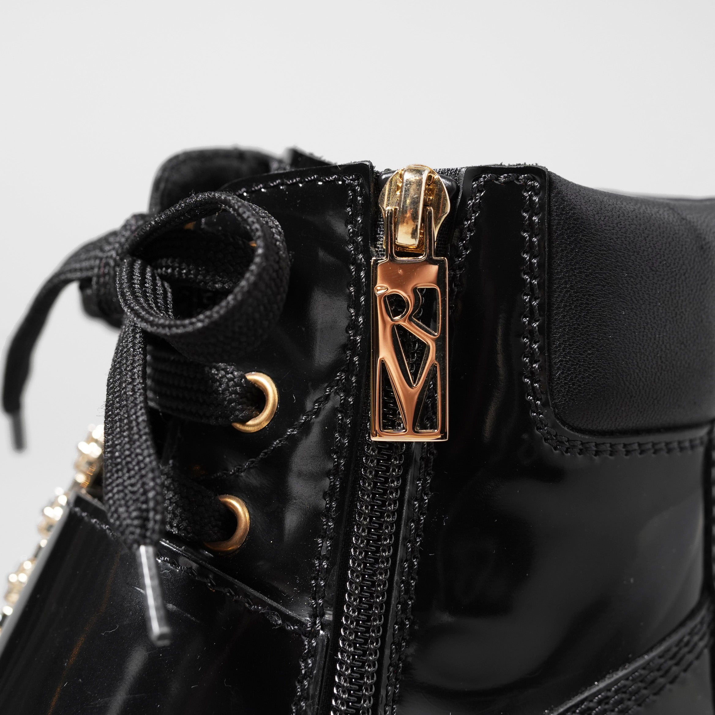 Roger Vivier ロジェ ヴィヴィエ / ヴィヴ レンジャーストラスバックル アンクルブーツ / レースアップブーツ / size 35.5 (23.5cm) BLACK
