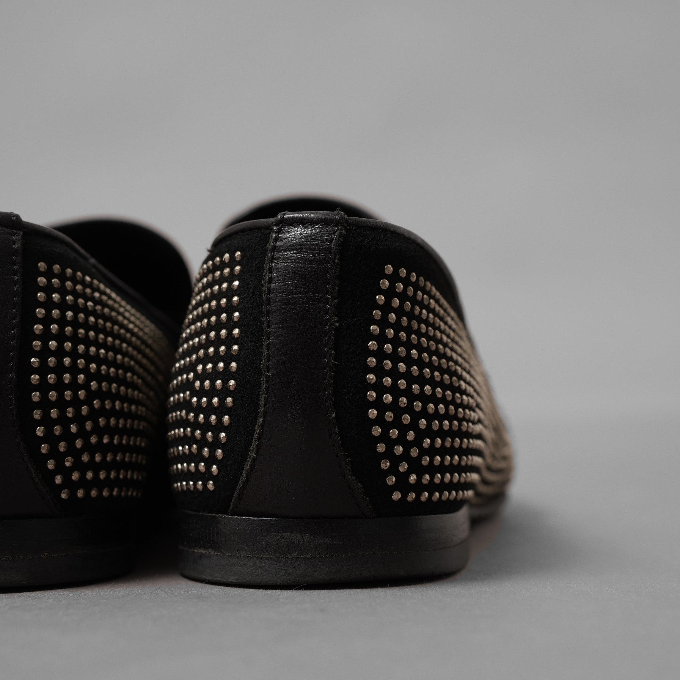 JIMMY CHOO ジミー チュウ / スタッズ付き オペラシューズ スリッポン シューズ / size 40 (25cm) BLACK 352010-ymu