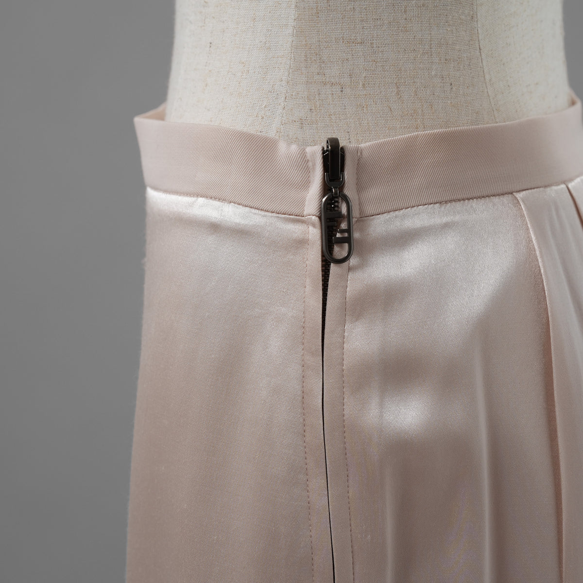 FENDI フェンディ / 23SS フェンディ O'Lock オーロック サテン ペンシル スカート / FQ7451 ANQ4 / size 40 (PINK) レディース 352016-izm
