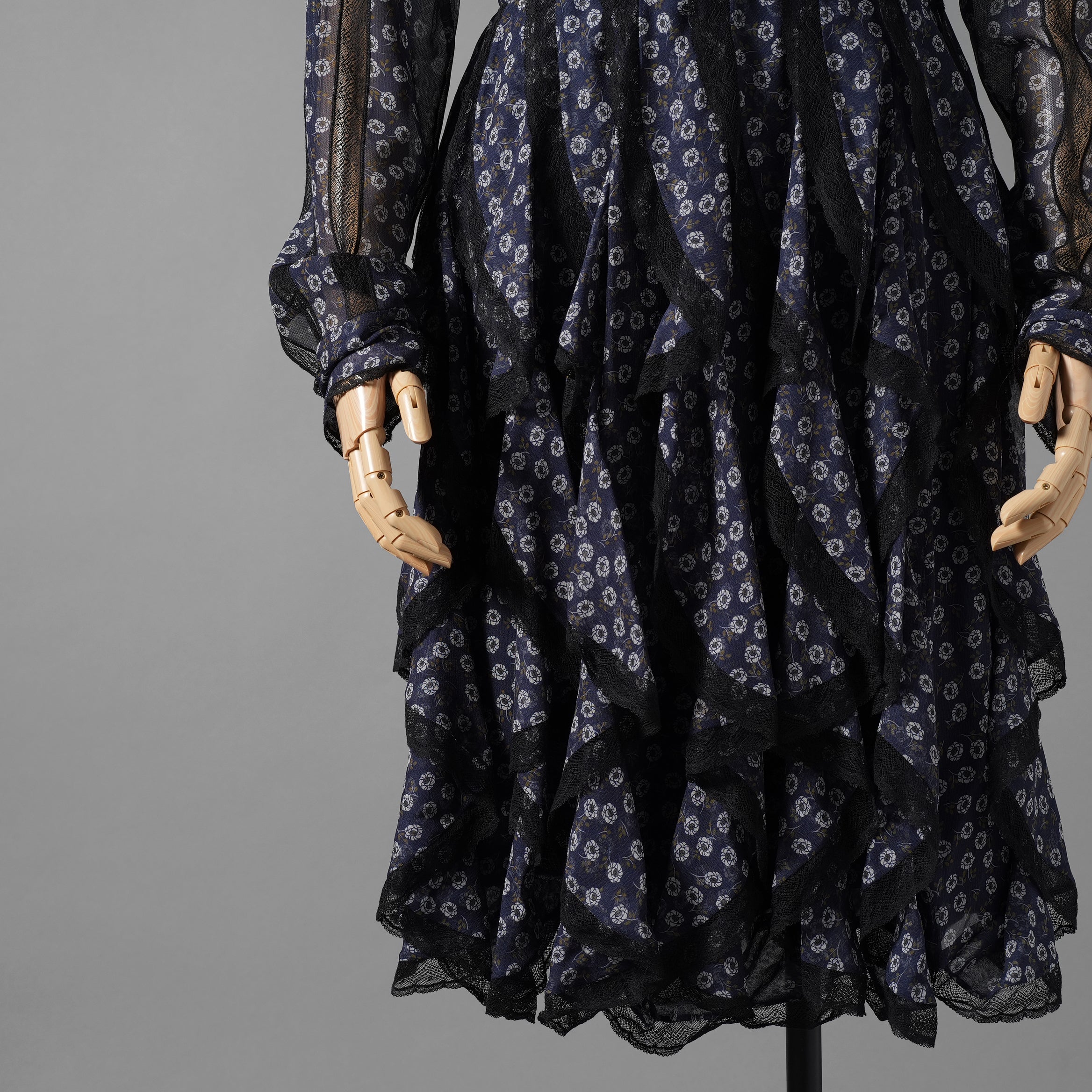 FENDI フェンディ / 19AW 美品 シルクレース インセット 花柄 ワンピース / フリル 長袖ドレス / FDA548 A8E6 / size 40 (NAVY) レディース