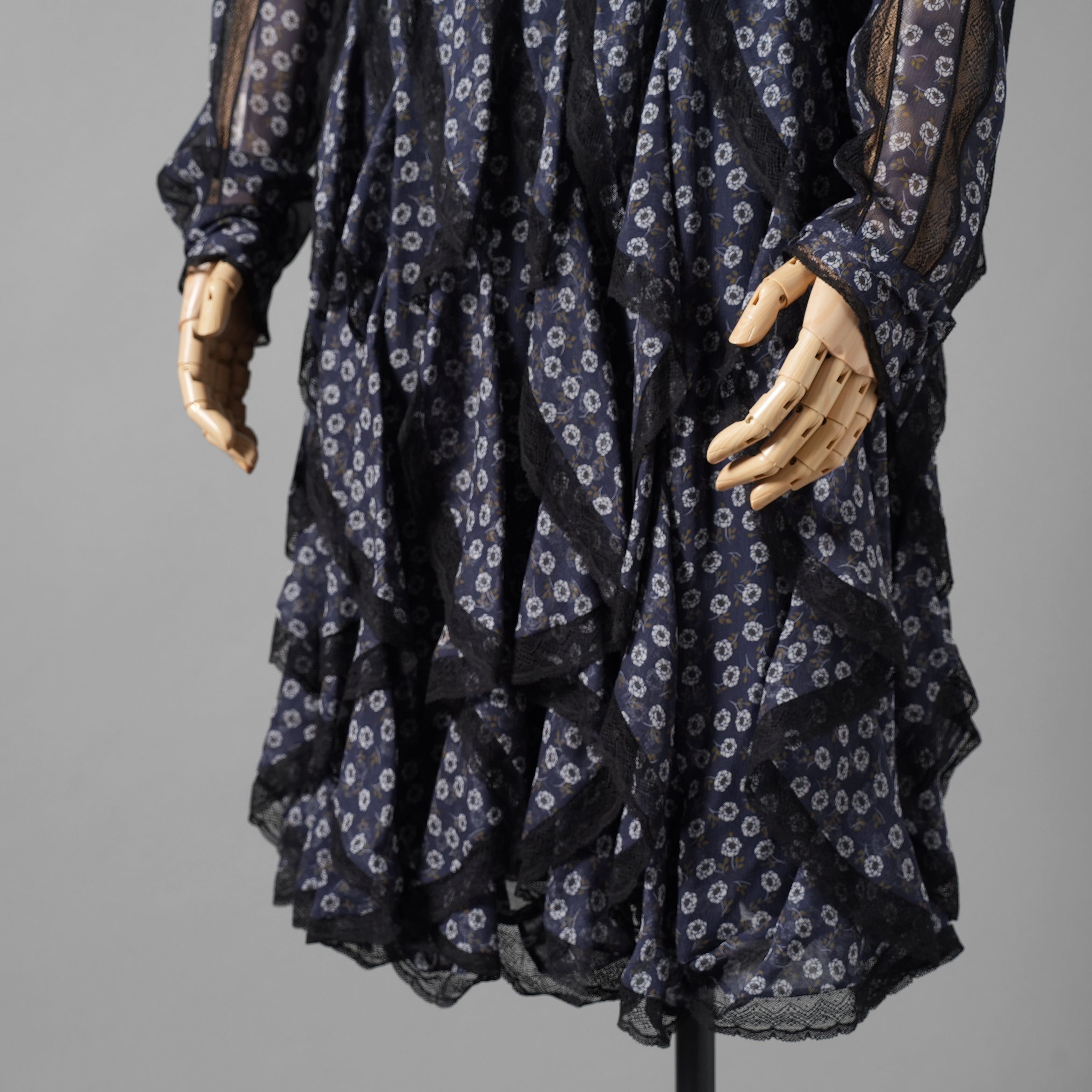 FENDI フェンディ / 19AW 美品 シルクレース インセット 花柄 ワンピース / フリル 長袖ドレス / FDA548 A8E6 / size 40 (NAVY) レディース
