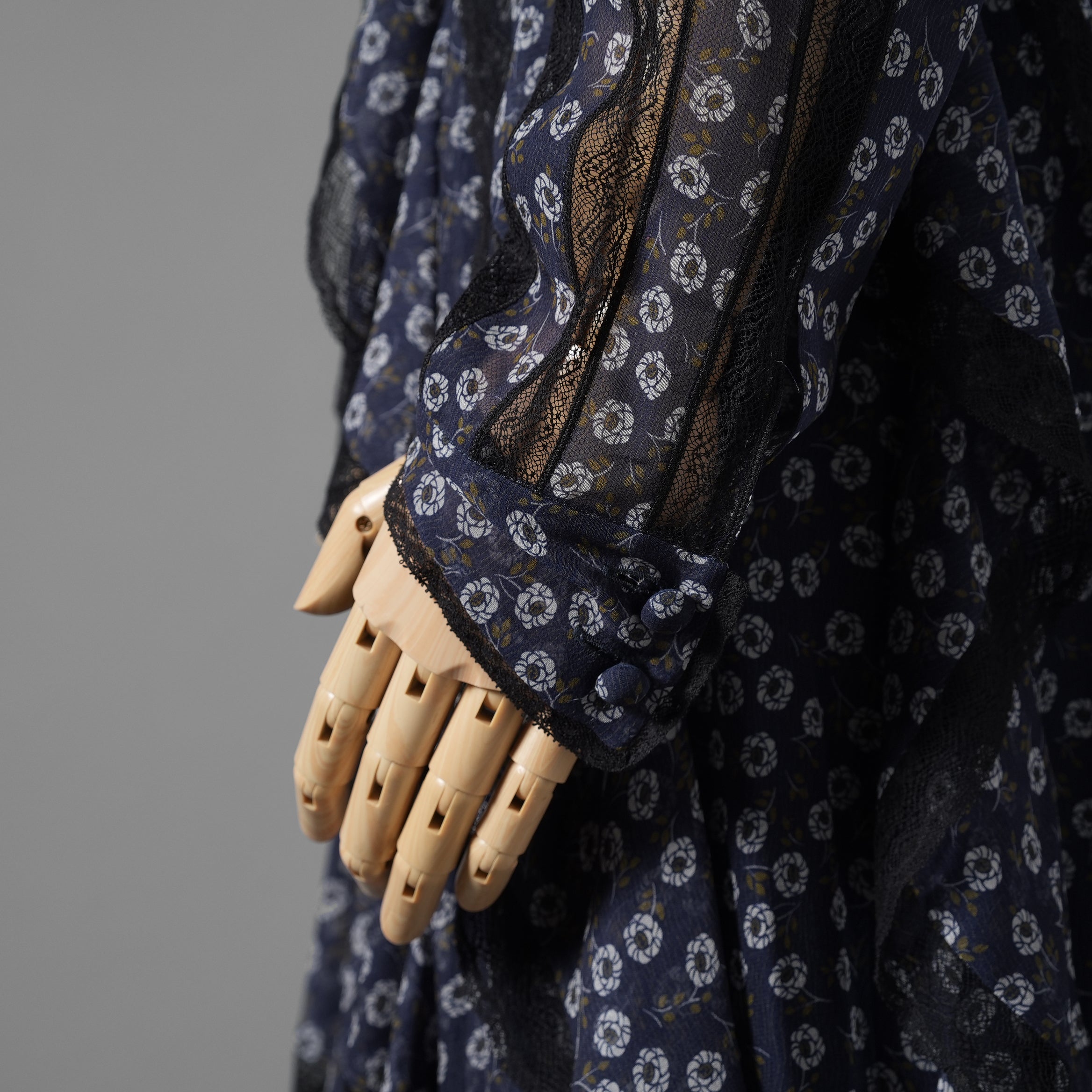 FENDI フェンディ / 19AW 美品 シルクレース インセット 花柄 ワンピース / フリル 長袖ドレス / FDA548 A8E6 / size 40 (NAVY) レディース
