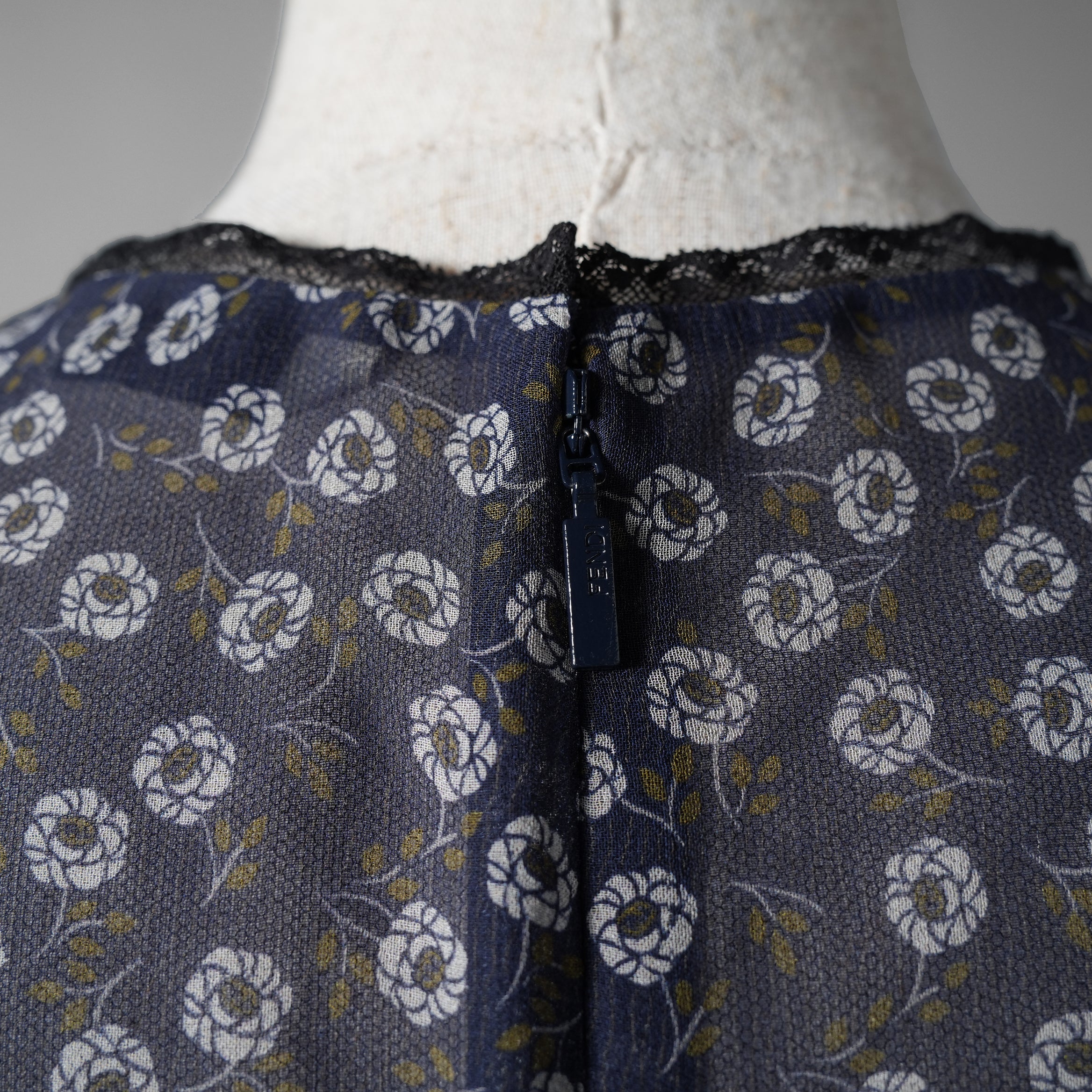 FENDI フェンディ / 19AW 美品 シルクレース インセット 花柄 ワンピース / フリル 長袖ドレス / FDA548 A8E6 / size 40 (NAVY) レディース