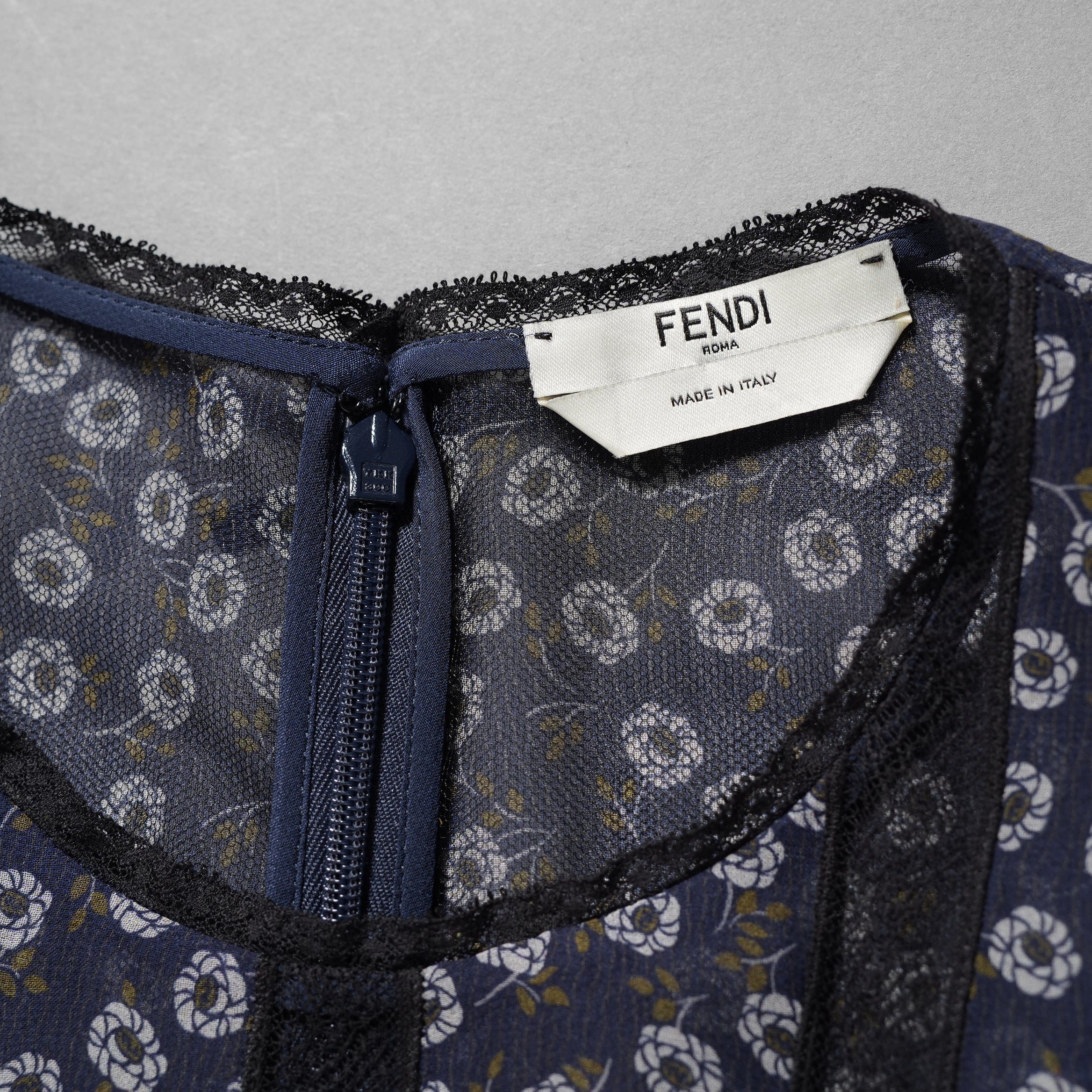 FENDI フェンディ / 19AW 美品 シルクレース インセット 花柄 ワンピース / フリル 長袖ドレス / FDA548 A8E6 / size 40 (NAVY) レディース
