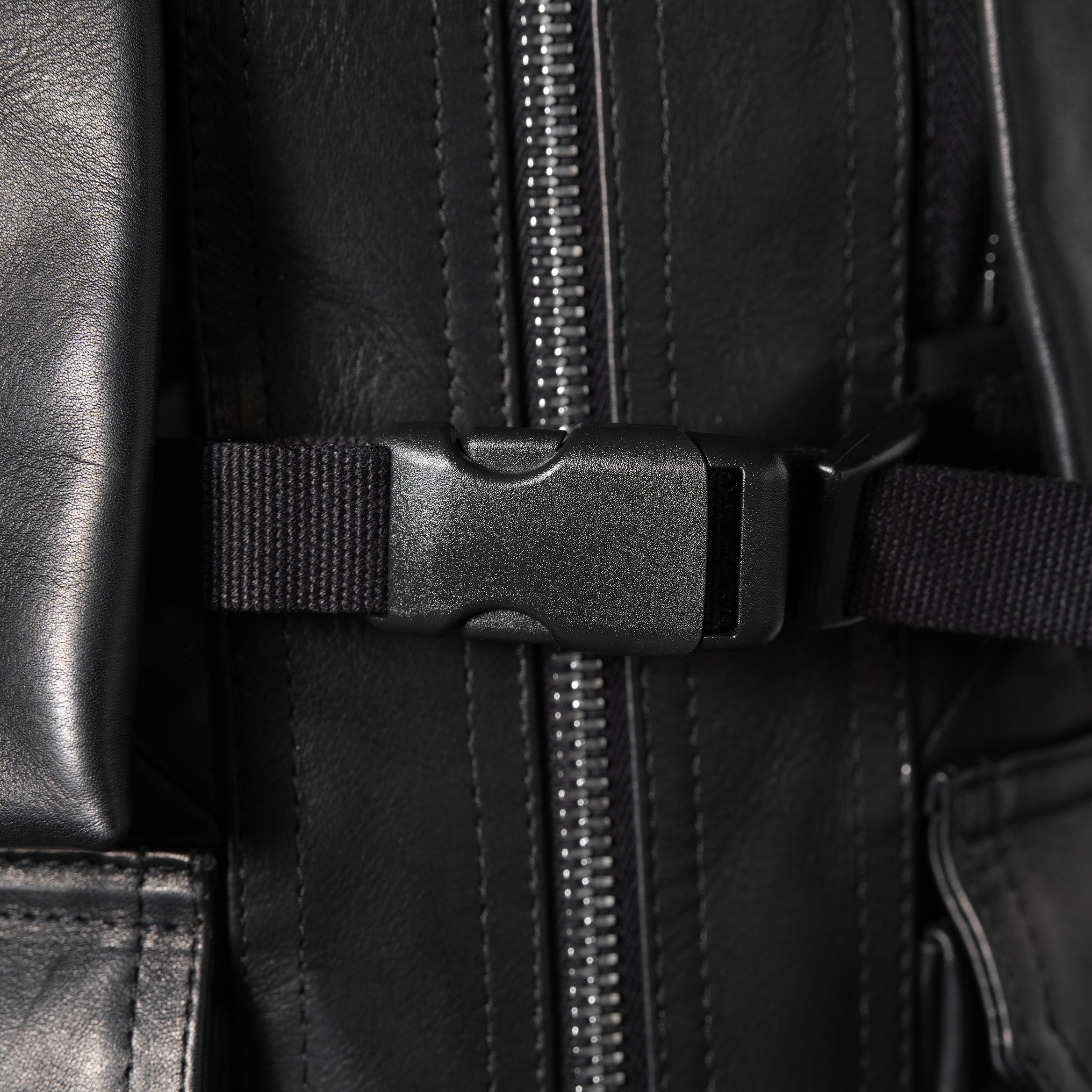 RICK OWENS リックオウエンス / 24AW 美品 Porterville Utility Leather Vest カーフレザー ベスト/ RR02D6911 LOO / size 46 (BLACK)