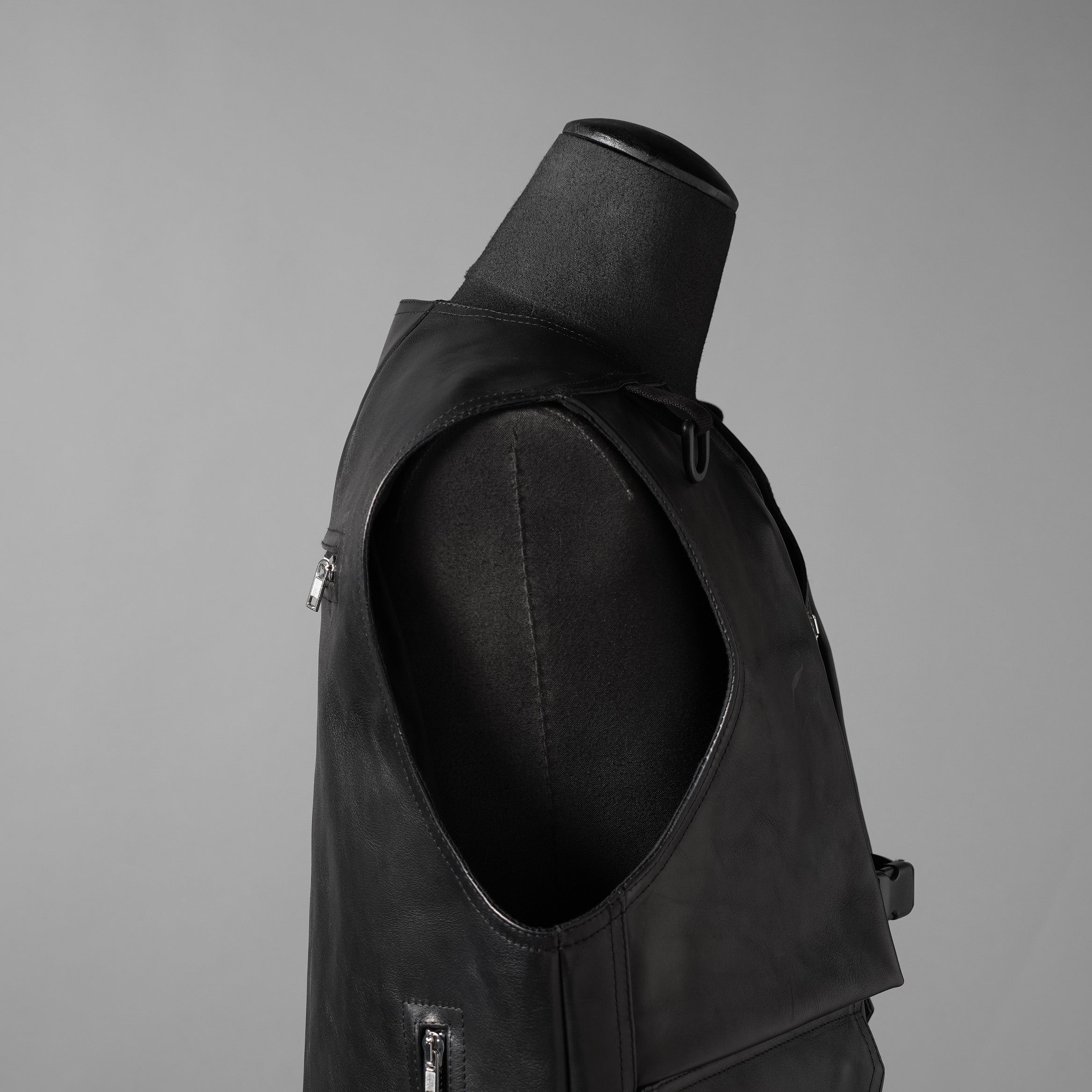 RICK OWENS リックオウエンス / 24AW 美品 Porterville Utility Leather Vest カーフレザー ベスト/ RR02D6911 LOO / size 46 (BLACK)