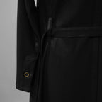 新品 kiryuyrik キリュウキリュウ / 23AW BLACK HONEY CHILI COOKIE コラボ Collarless Flare Jacket ノーカラーフレア ジャケット コート / BHCC-HJ15-007 / size M (BLACK)  123006-alm