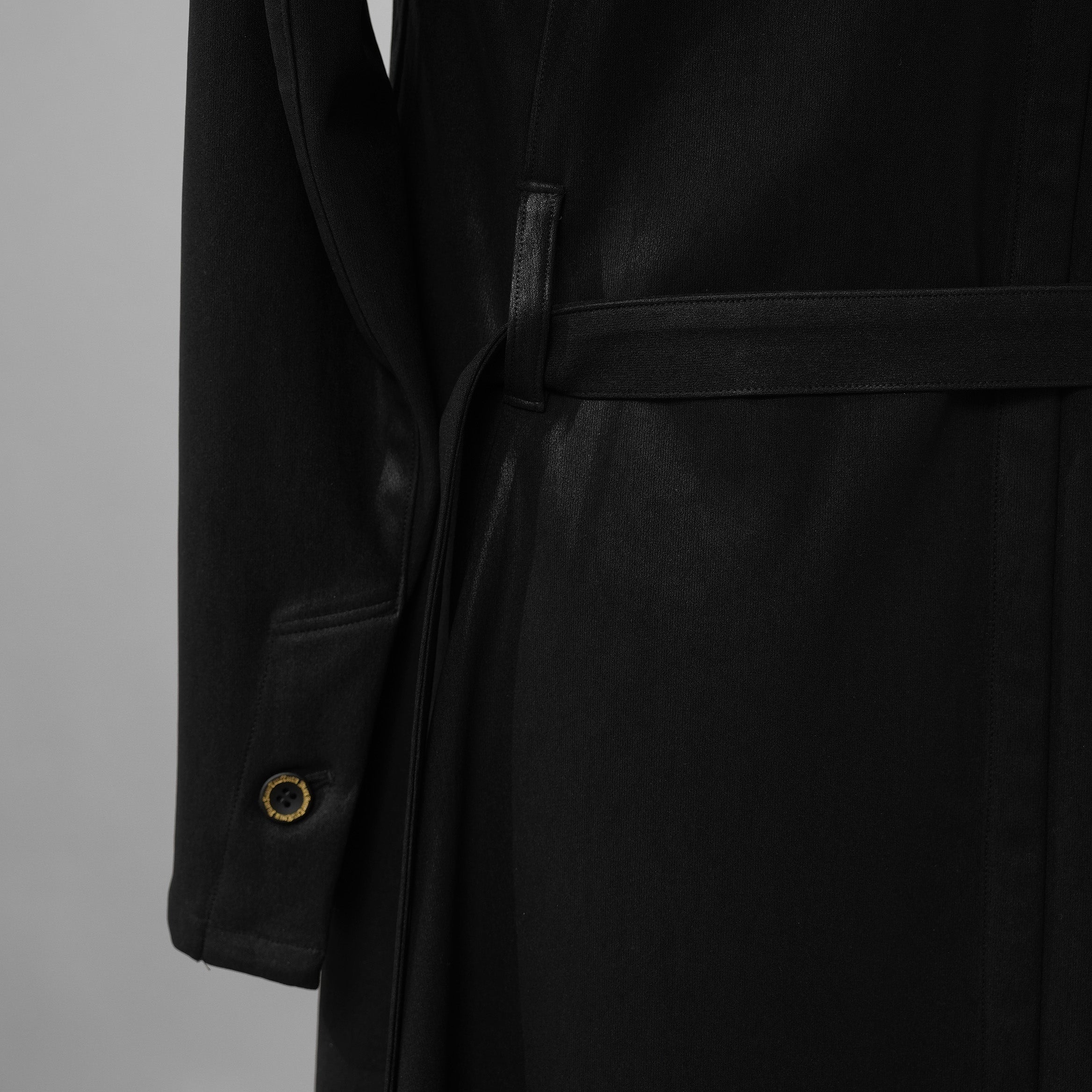 新品 kiryuyrik キリュウキリュウ / 23AW BLACK HONEY CHILI COOKIE コラボ Collarless Flare Jacket ノーカラーフレア ジャケット コート / BHCC-HJ15-007 / size M (BLACK)  123006-alm
