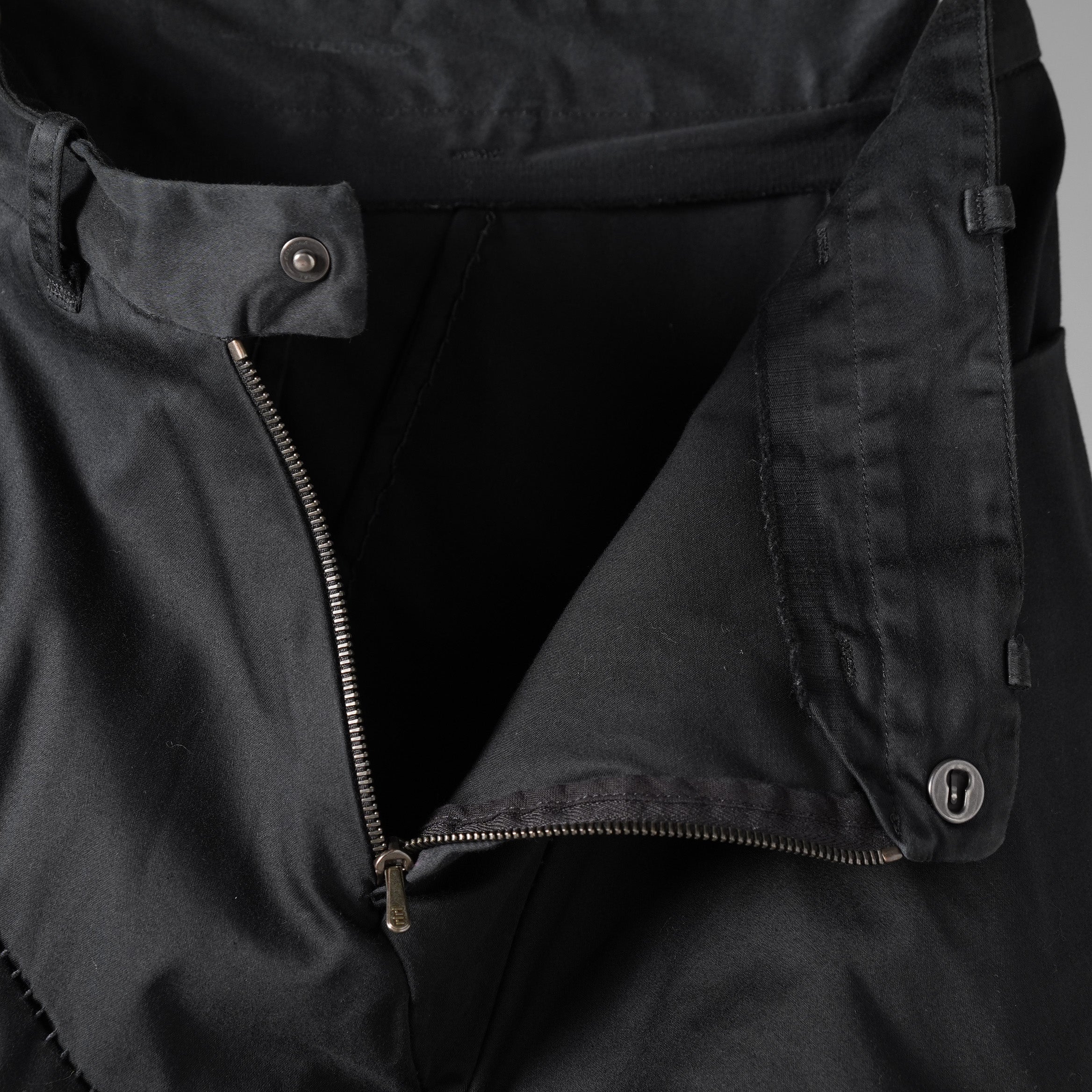 LEON EMANUEL BLANCK レオン エマニュエル ブランク / Distortion Fitted Long Pants. パンツ / DIS-M-FLP-01. / size 46 (BLACK)