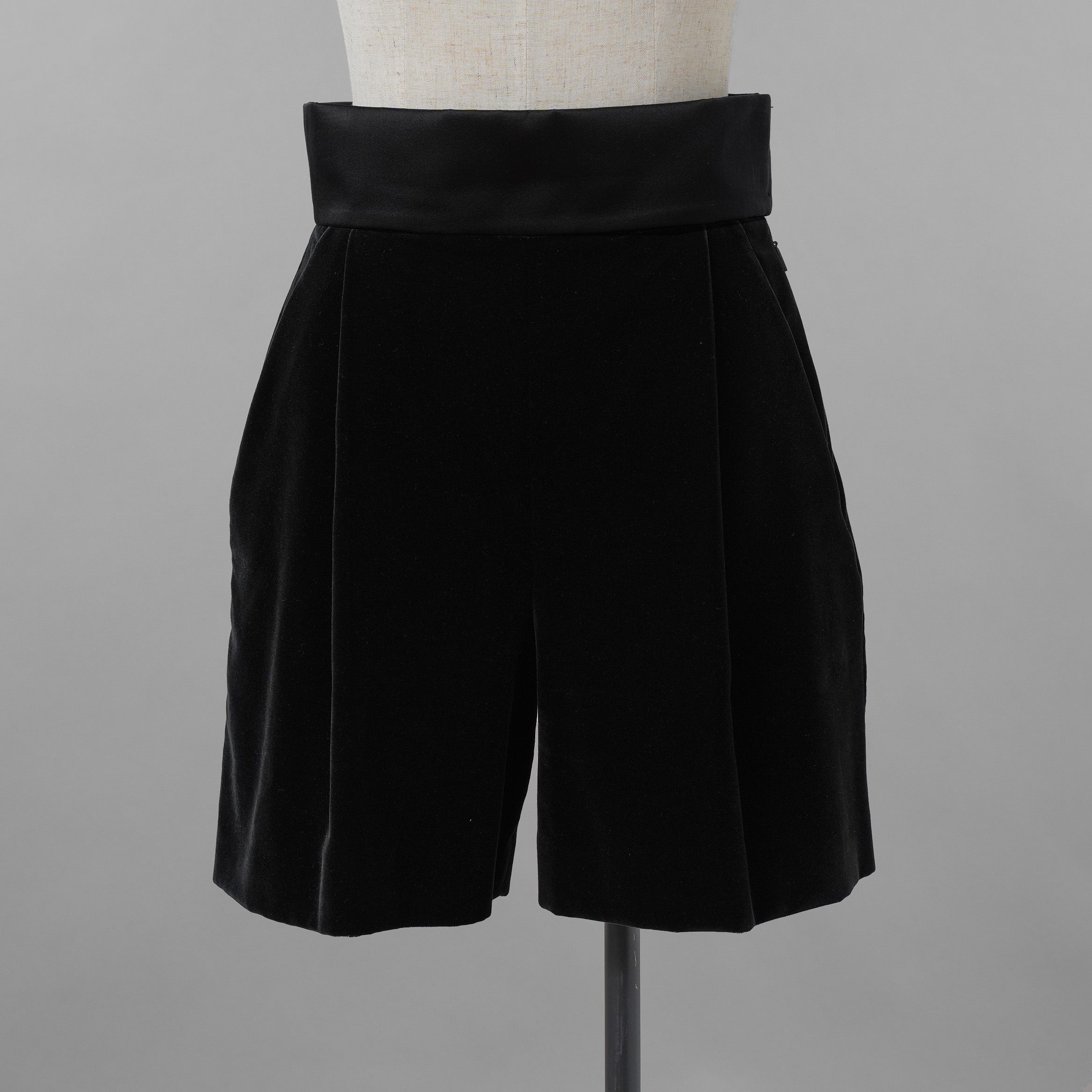 FENDI フェンディ / 美品 21AW シルク ベルベット ショートパンツ / FR6353 AJ08 / size 40 (BLACK) レディース 352023-izm