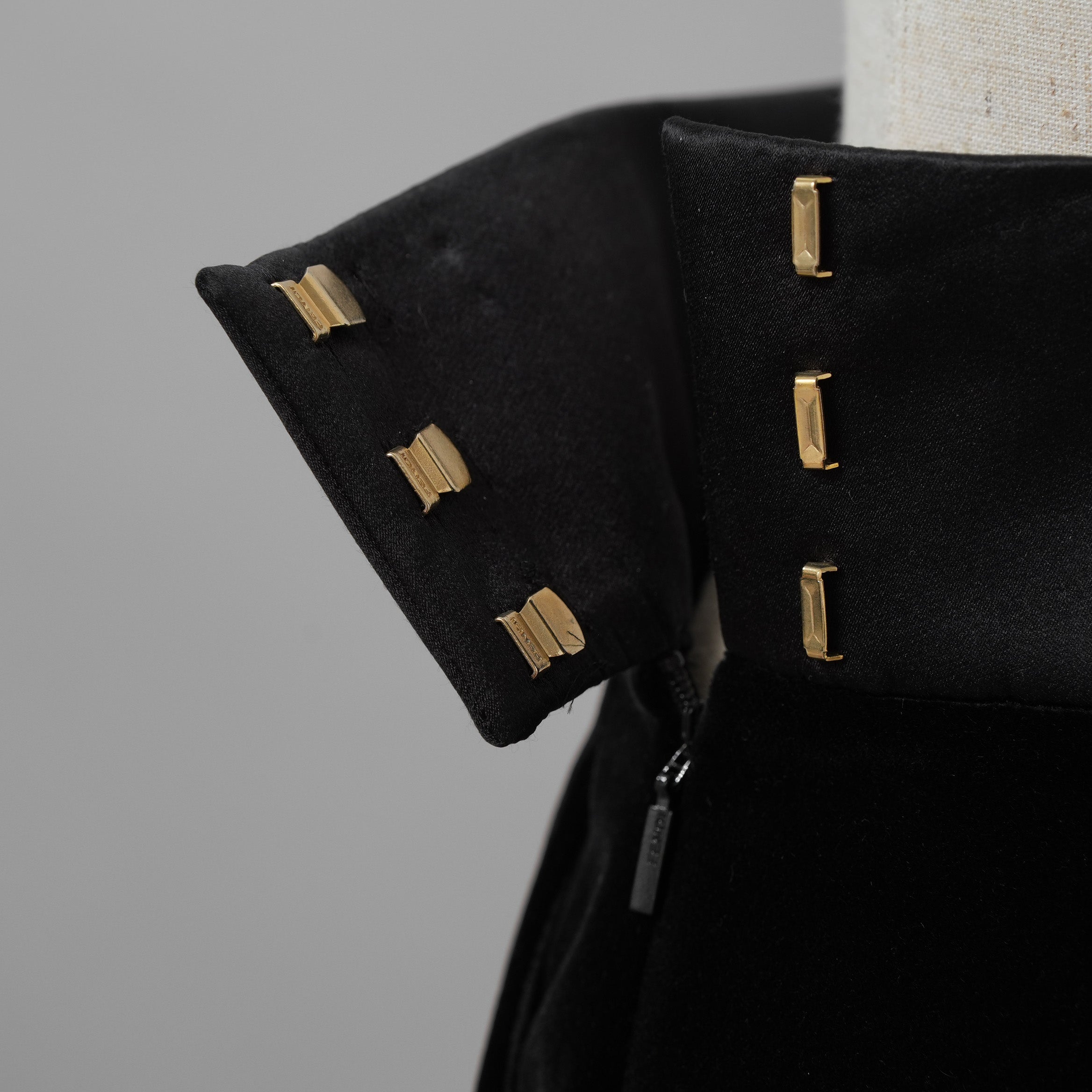 FENDI フェンディ / 美品 21AW シルク ベルベット ショートパンツ / FR6353 AJ08 / size 40 (BLACK) レディース 352023-izm
