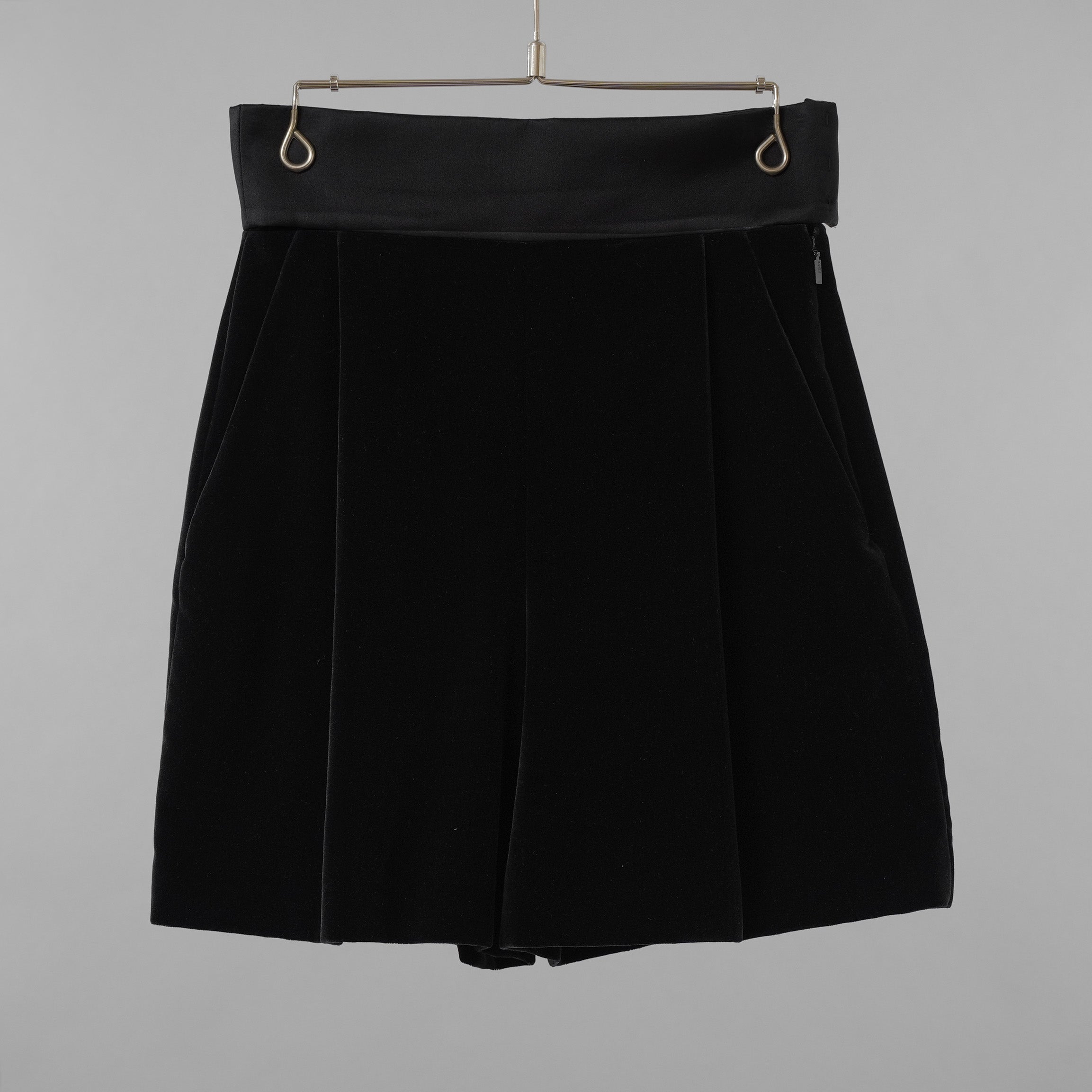 FENDI フェンディ / 美品 21AW シルク ベルベット ショートパンツ / FR6353 AJ08 / size 40 (BLACK) レディース 352023-izm