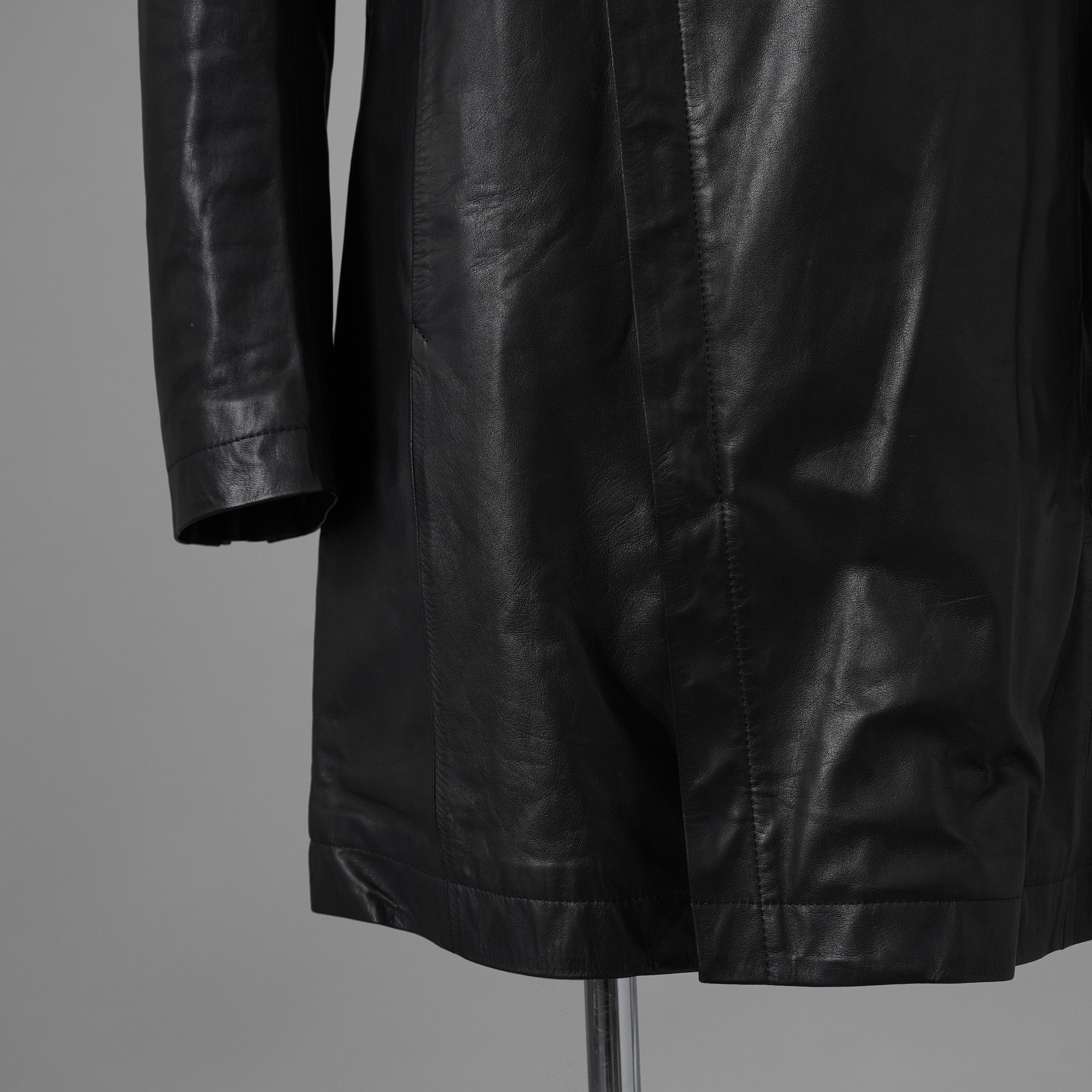 未使用 ISAMU KATAYAMA BACKLASH イサムカタヤマ バックラッシュ / 23AW MONOCHROME LUXURY STEER 0.6mm HOODED COAT フーデッドレザー コート アウター / 2078-03 / size M (BLACK) 352053-in-ue