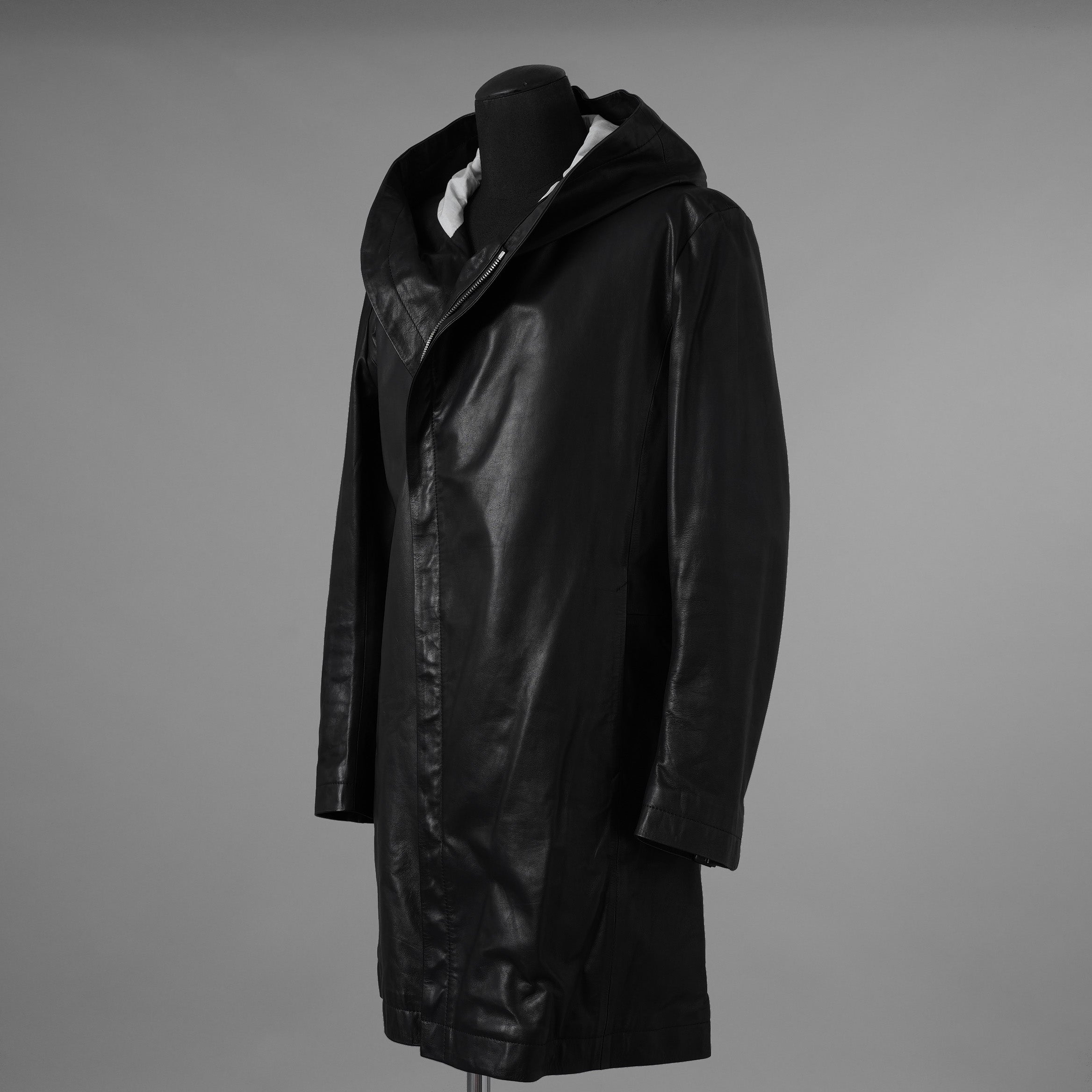 未使用 ISAMU KATAYAMA BACKLASH イサムカタヤマ バックラッシュ / 23AW MONOCHROME LUXURY STEER 0.6mm HOODED COAT フーデッドレザー コート アウター / 2078-03 / size M (BLACK) 352053-in-ue