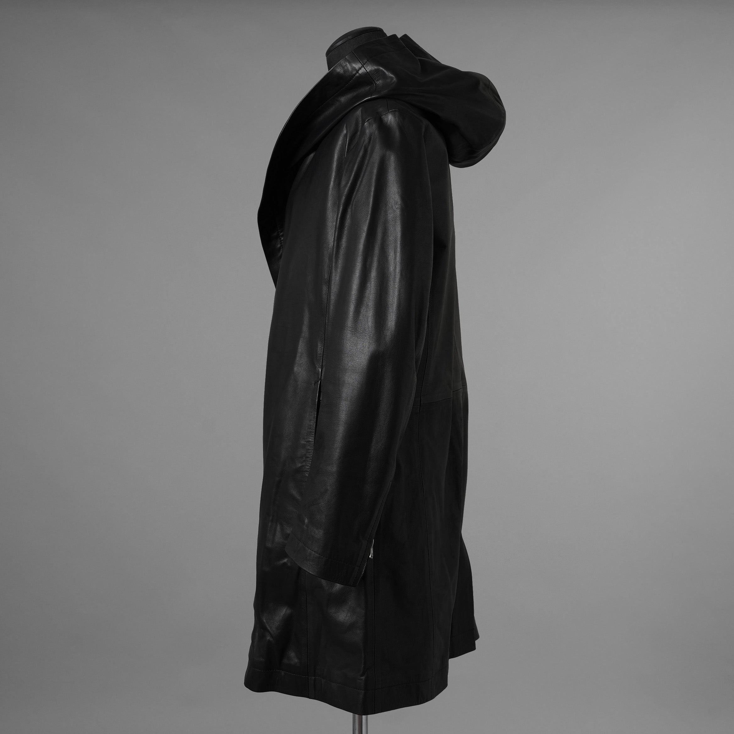 未使用 ISAMU KATAYAMA BACKLASH イサムカタヤマ バックラッシュ / 23AW MONOCHROME LUXURY STEER 0.6mm HOODED COAT フーデッドレザー コート アウター / 2078-03 / size M (BLACK) 352053-in-ue