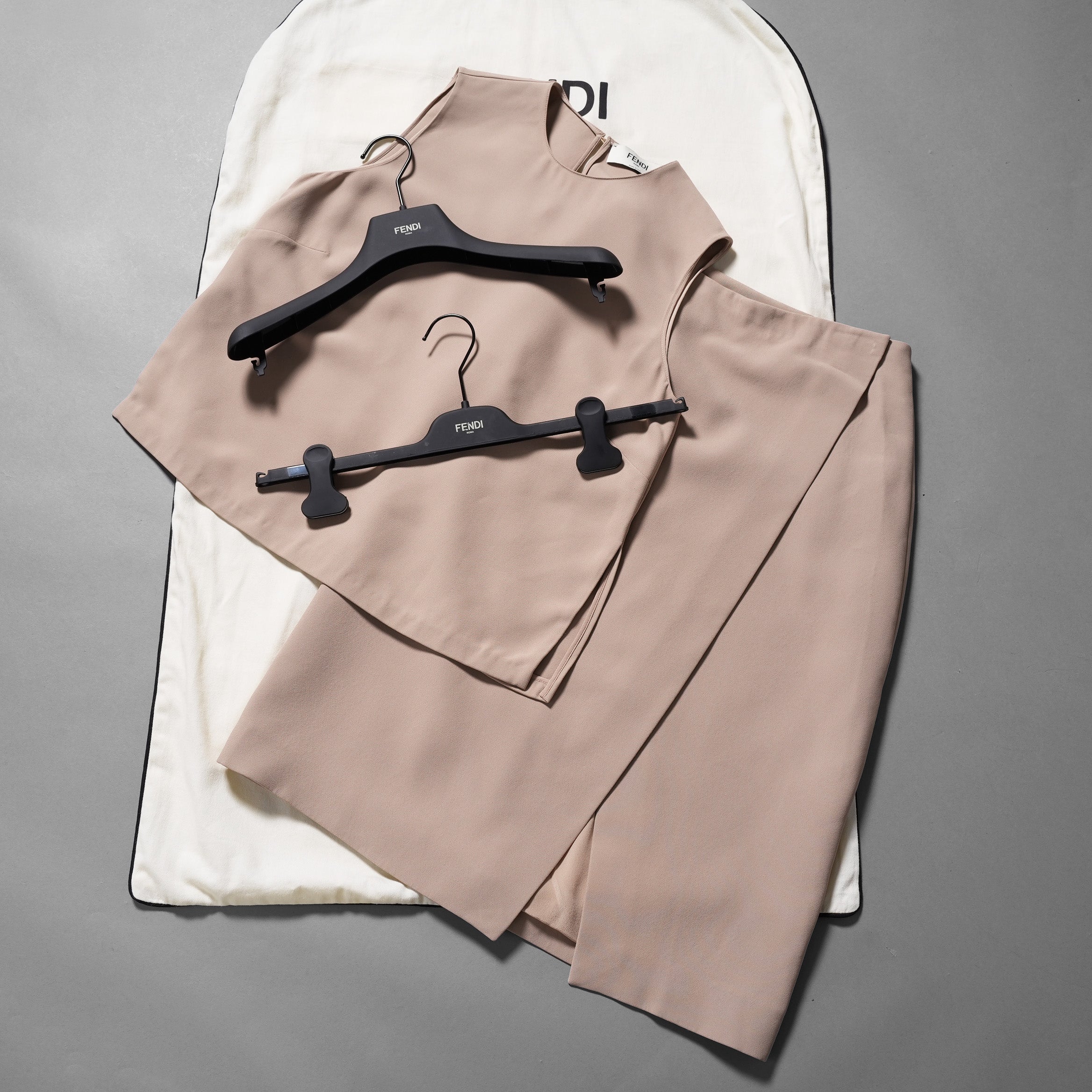 FENDI フェンディ / 22SS ノースリーブトップス ラップナロースカート セットアップ / ノースリーブ FS7886 AJXQ / スカート FQ7250 AJXQ / size 40 (PINK BEIGE) レディース ドレス