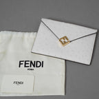 超希少 FENDI フェンディ / 美品 F Is Fendi オーストリッチ レザー / FF ダイヤモンド エンベロープ フラットポーチ クラッチ バッグ アクセサリー / 8N0151 ANLO F11CB / IVORY WHITE 352030-izm