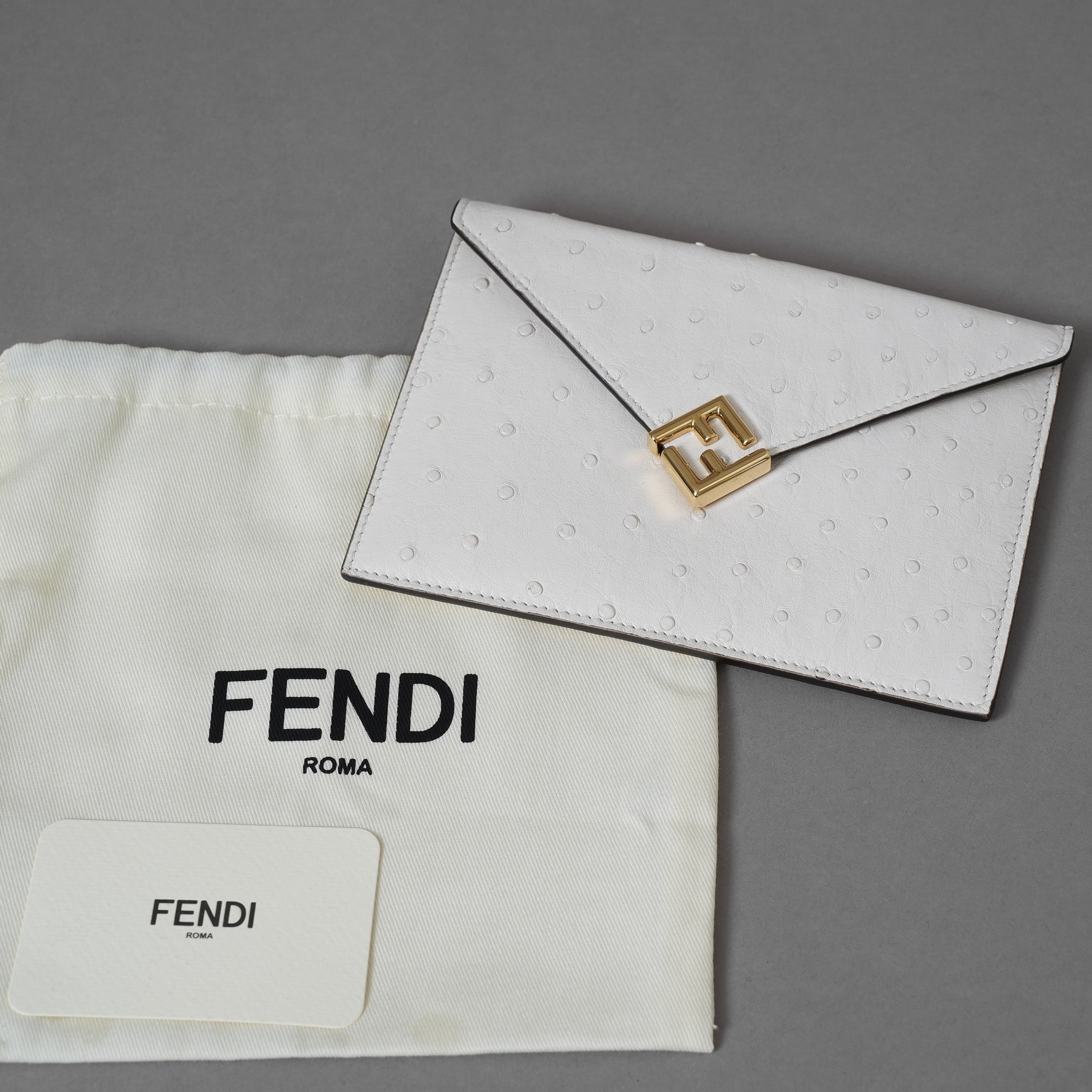 超希少 FENDI フェンディ / 美品 F Is Fendi オーストリッチ レザー / エフ ダイヤモンド エンベロープ フラットポーチ クラッチ バッグ アクセサリー / 8N0151 ANLO F11CB / IVORY WHITE 352030-izm