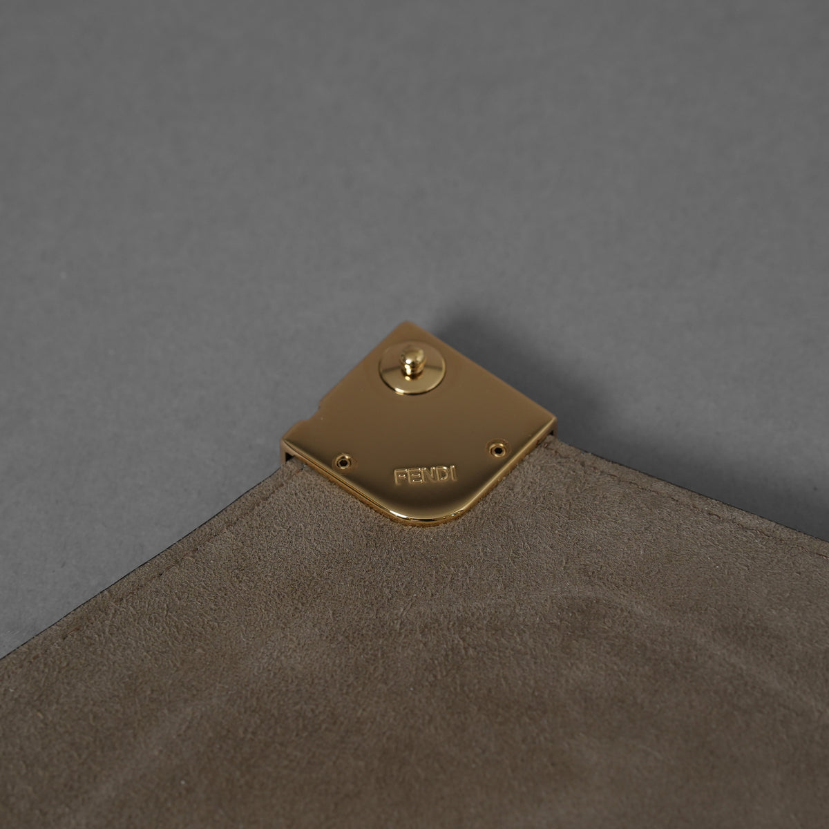 超希少 FENDI フェンディ / 美品 F Is Fendi オーストリッチ レザー / FF ダイヤモンド エンベロープ フラットポーチ クラッチ バッグ アクセサリー / 8N0151 ANLO F11CB / IVORY WHITE 352030-izm