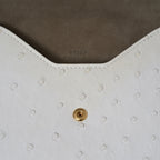 超希少 FENDI フェンディ / 美品 F Is Fendi オーストリッチ レザー / FF ダイヤモンド エンベロープ フラットポーチ クラッチ バッグ アクセサリー / 8N0151 ANLO F11CB / IVORY WHITE 352030-izm