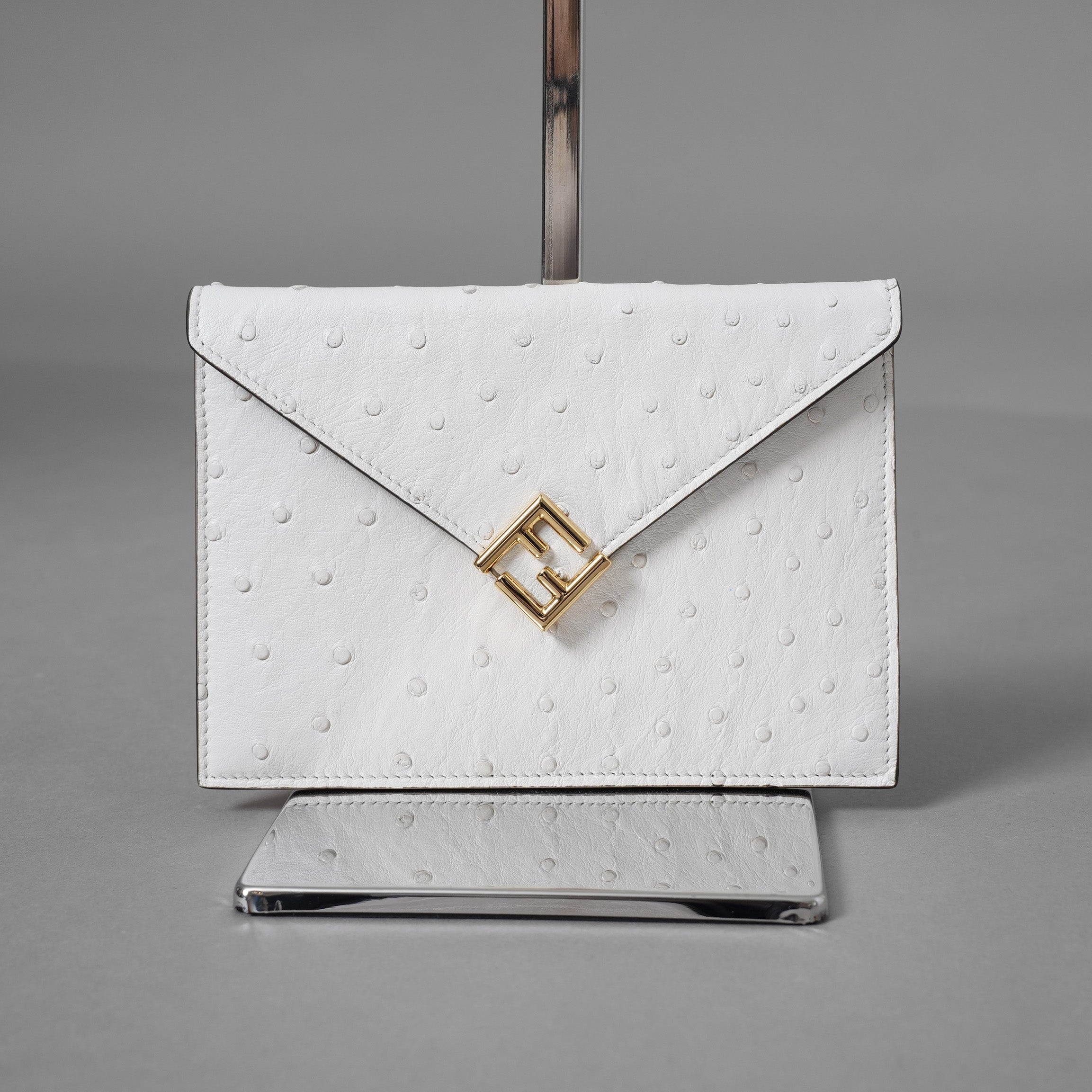 超希少 FENDI フェンディ / 美品 F Is Fendi オーストリッチ レザー / エフ ダイヤモンド エンベロープ フラットポーチ クラッチ バッグ アクセサリー / 8N0151 ANLO F11CB / IVORY WHITE 352030-izm