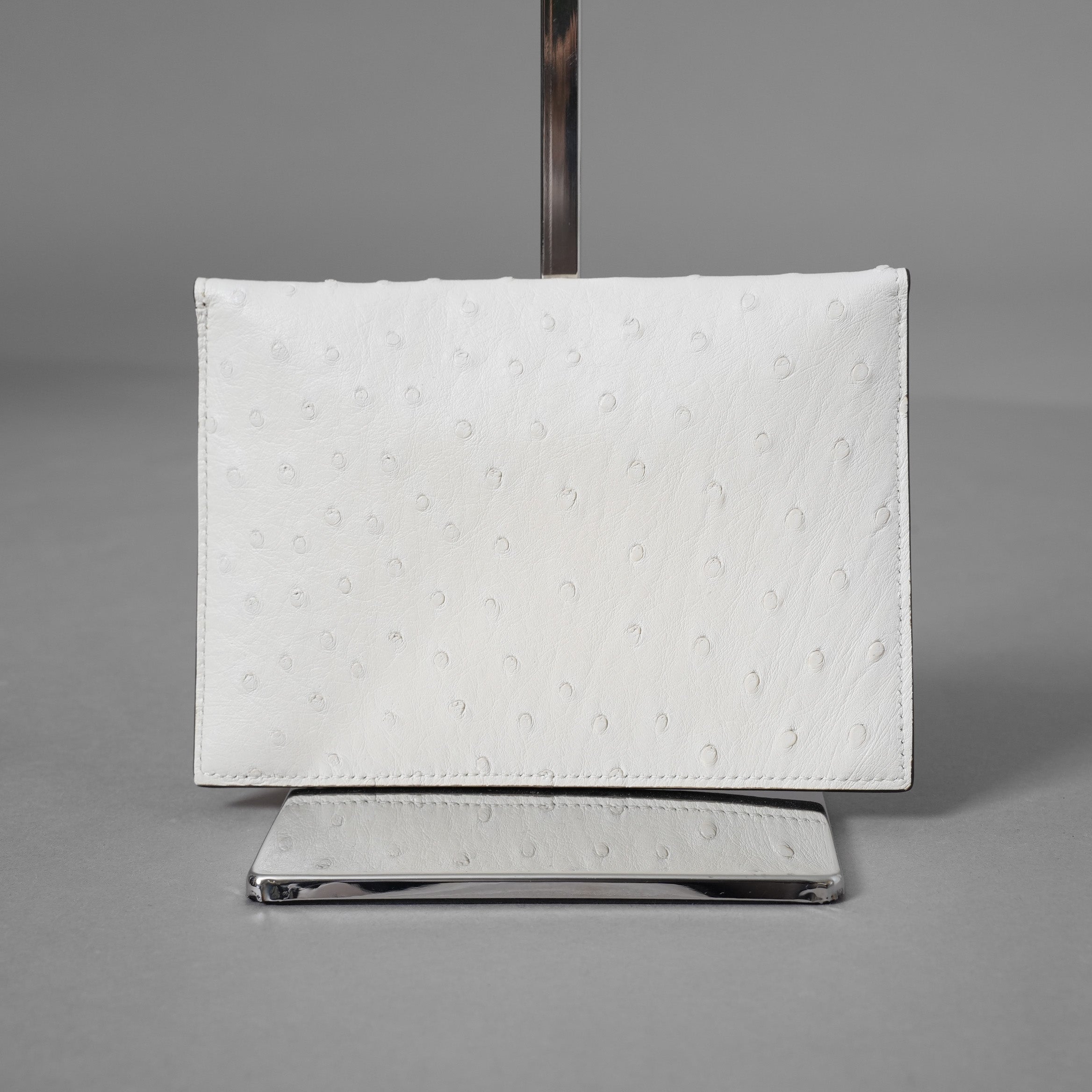 超希少 FENDI フェンディ / 美品 F Is Fendi オーストリッチ レザー / FF ダイヤモンド エンベロープ フラットポーチ クラッチ バッグ アクセサリー / 8N0151 ANLO F11CB / IVORY WHITE 352030-izm