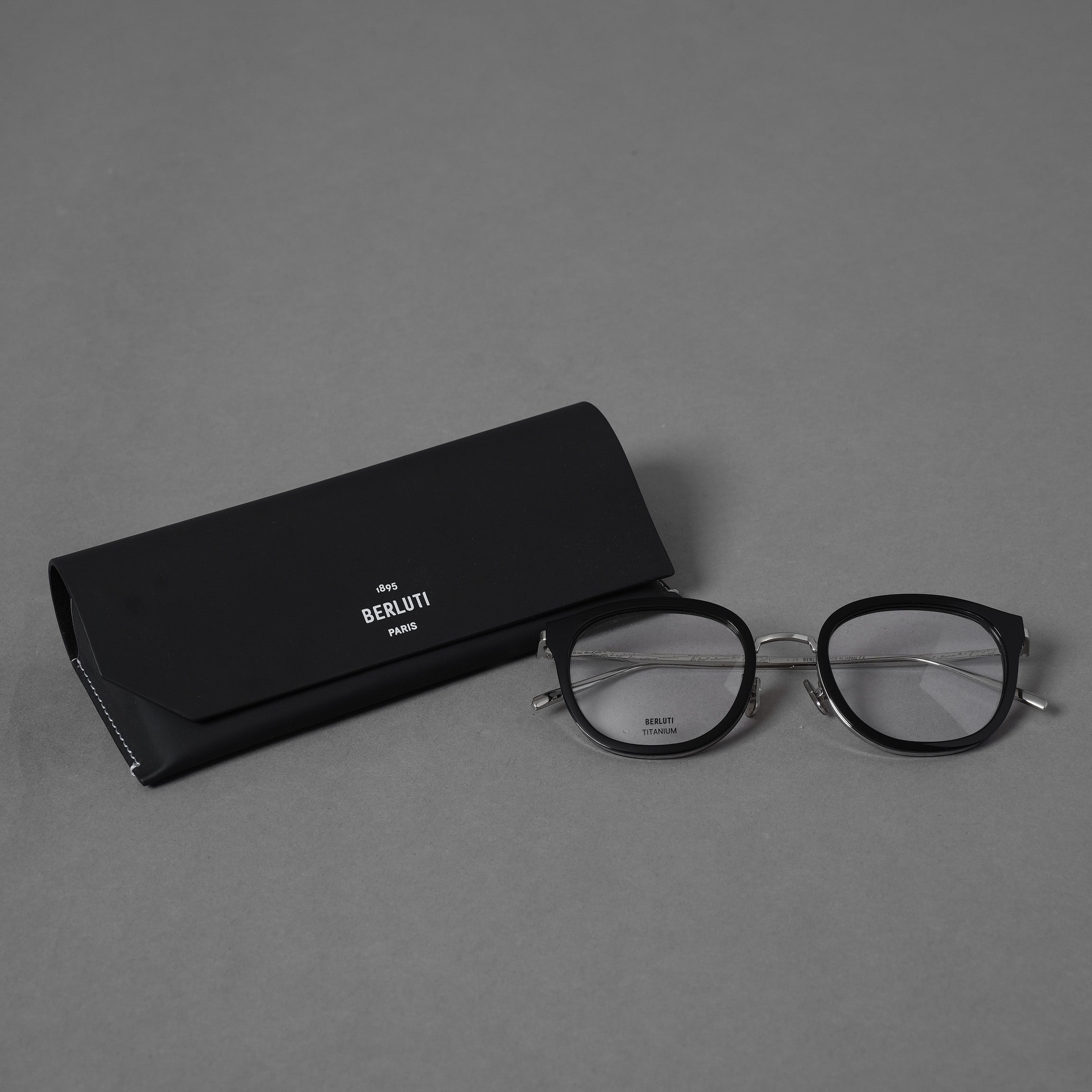 BERLUTI ベルルッティ / 美品 20SS TITANIUM オプティカル フレーム ウェリントン コンビネーションメガネ アクセサリー / BL50008U / BLACK 352036-izm