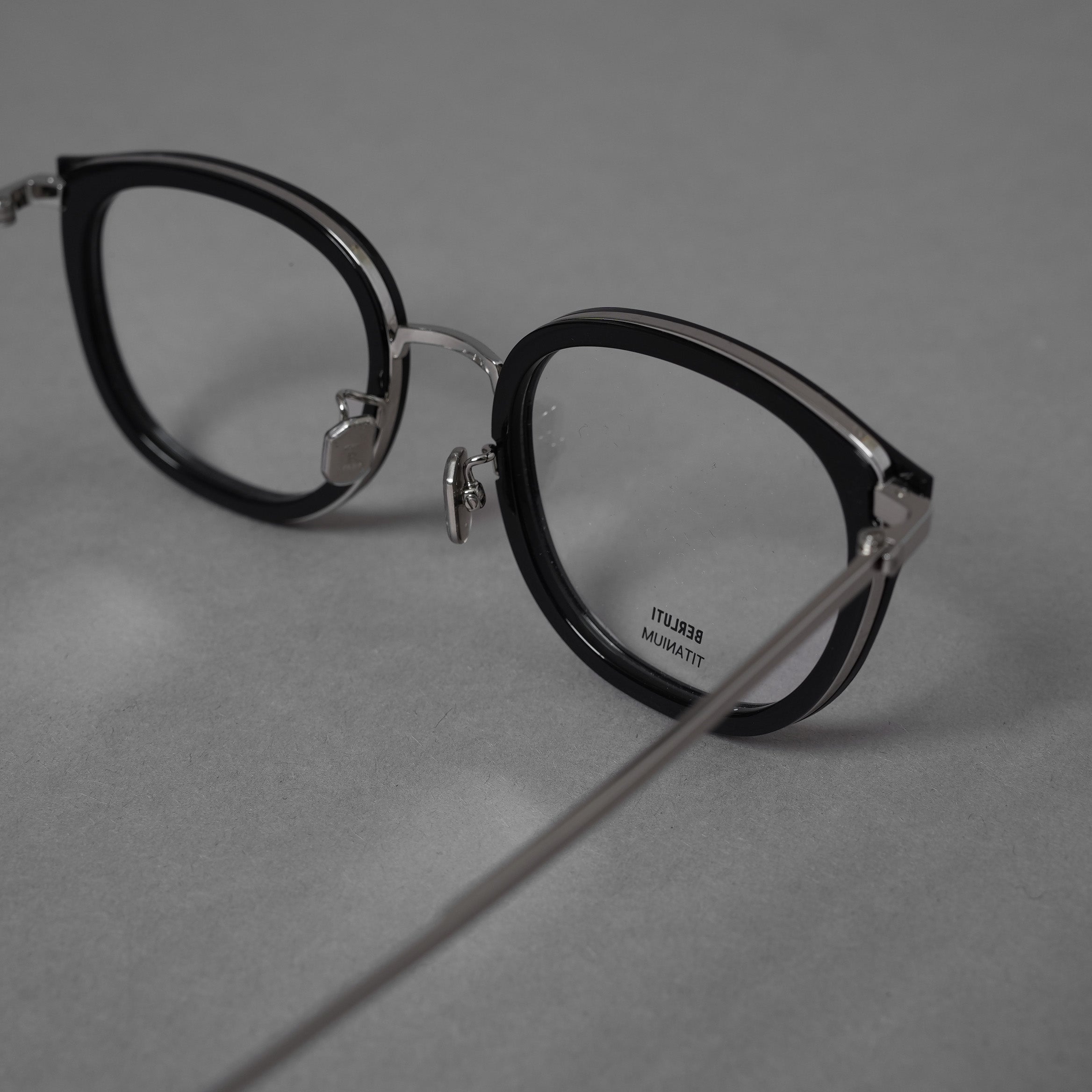 BERLUTI ベルルッティ / 美品 20SS TITANIUM オプティカル フレーム ウェリントン コンビネーションメガネ アクセサリー / BL50008U / BLACK 352036-izm