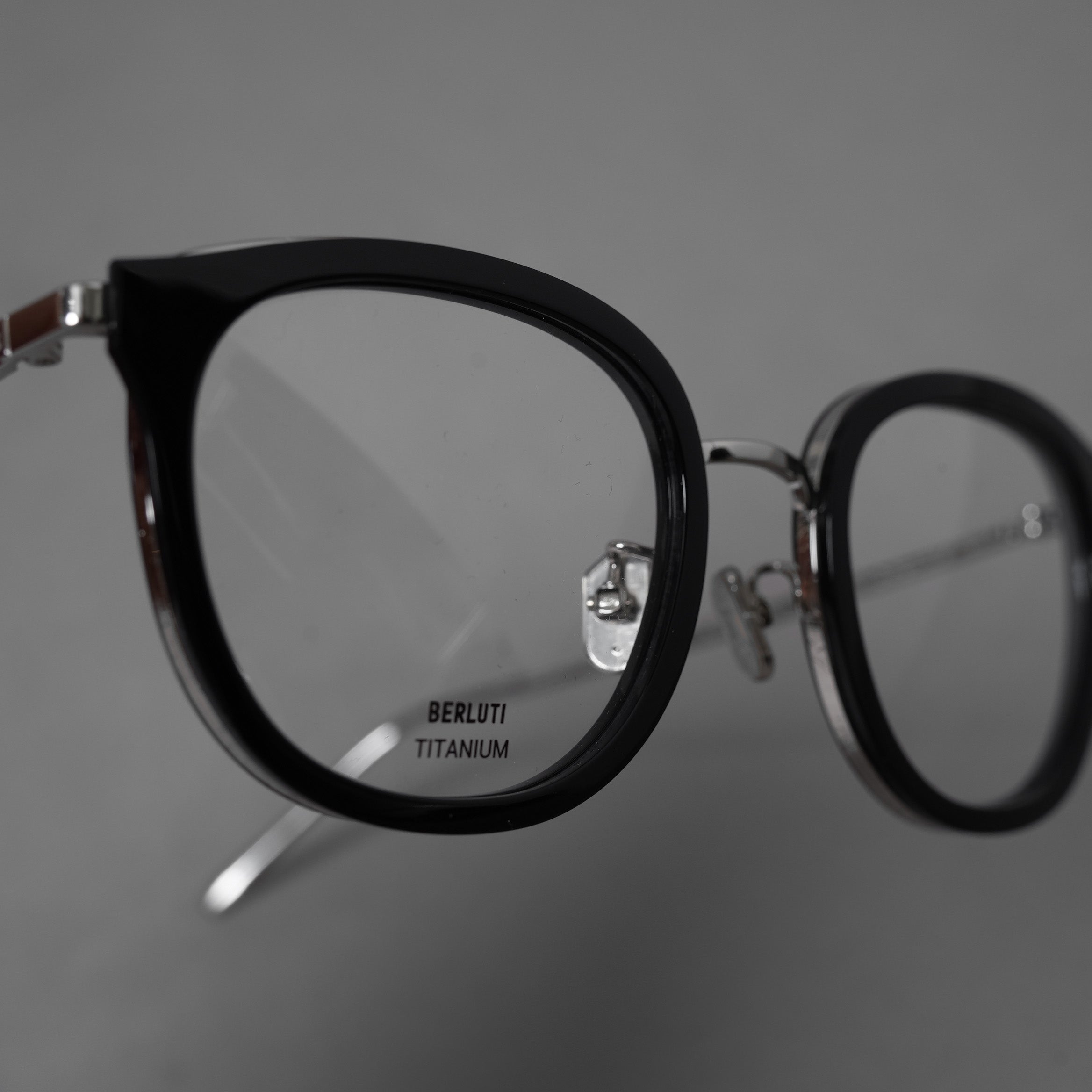 BERLUTI ベルルッティ / 美品 20SS TITANIUM オプティカル フレーム ウェリントン コンビネーションメガネ アクセサリー / BL50008U / BLACK 352036-izm