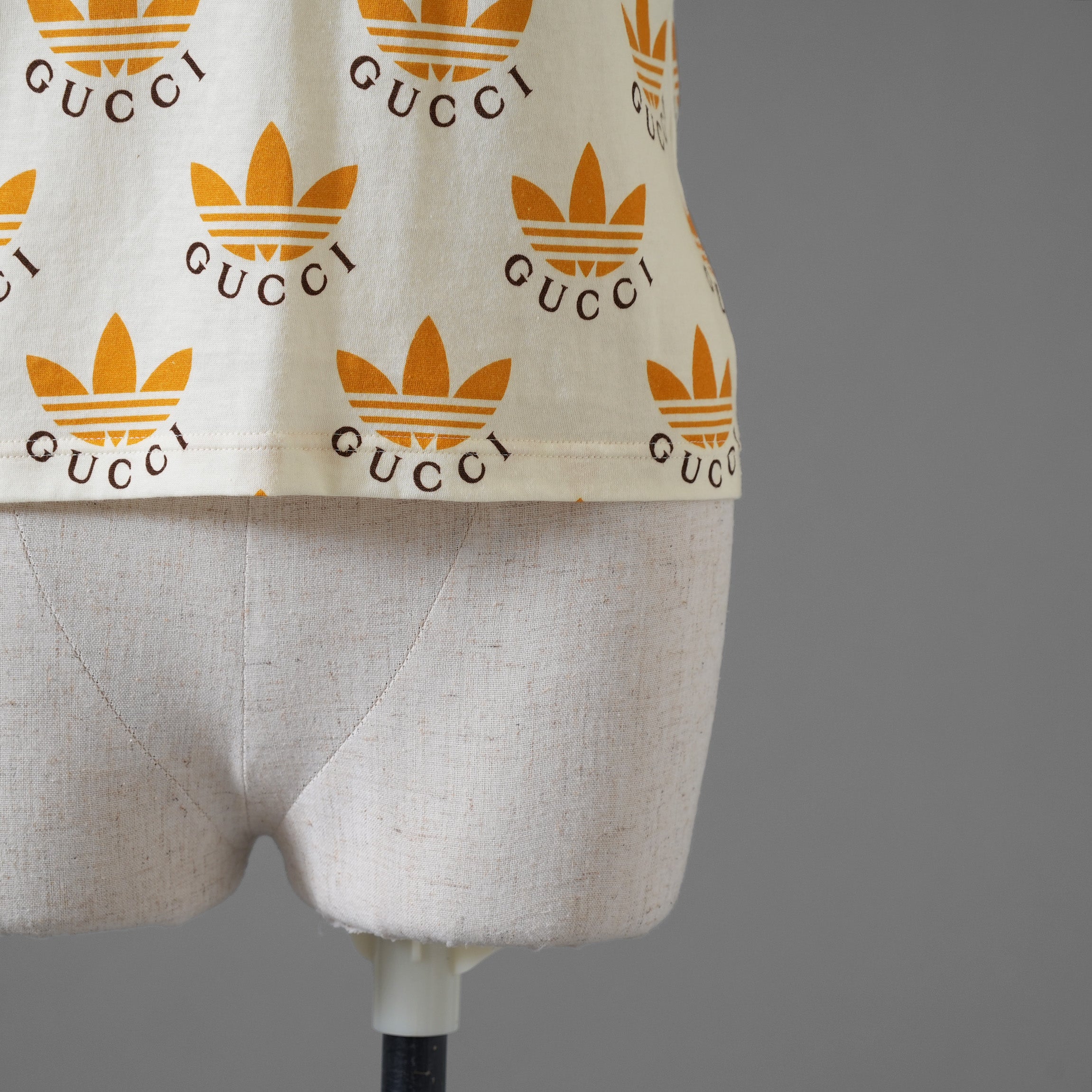 未使用 GUCCI x adidas / 22SS トレフォイルプリント 半袖Tシャツ/ 693539 / size XS (IVORY)