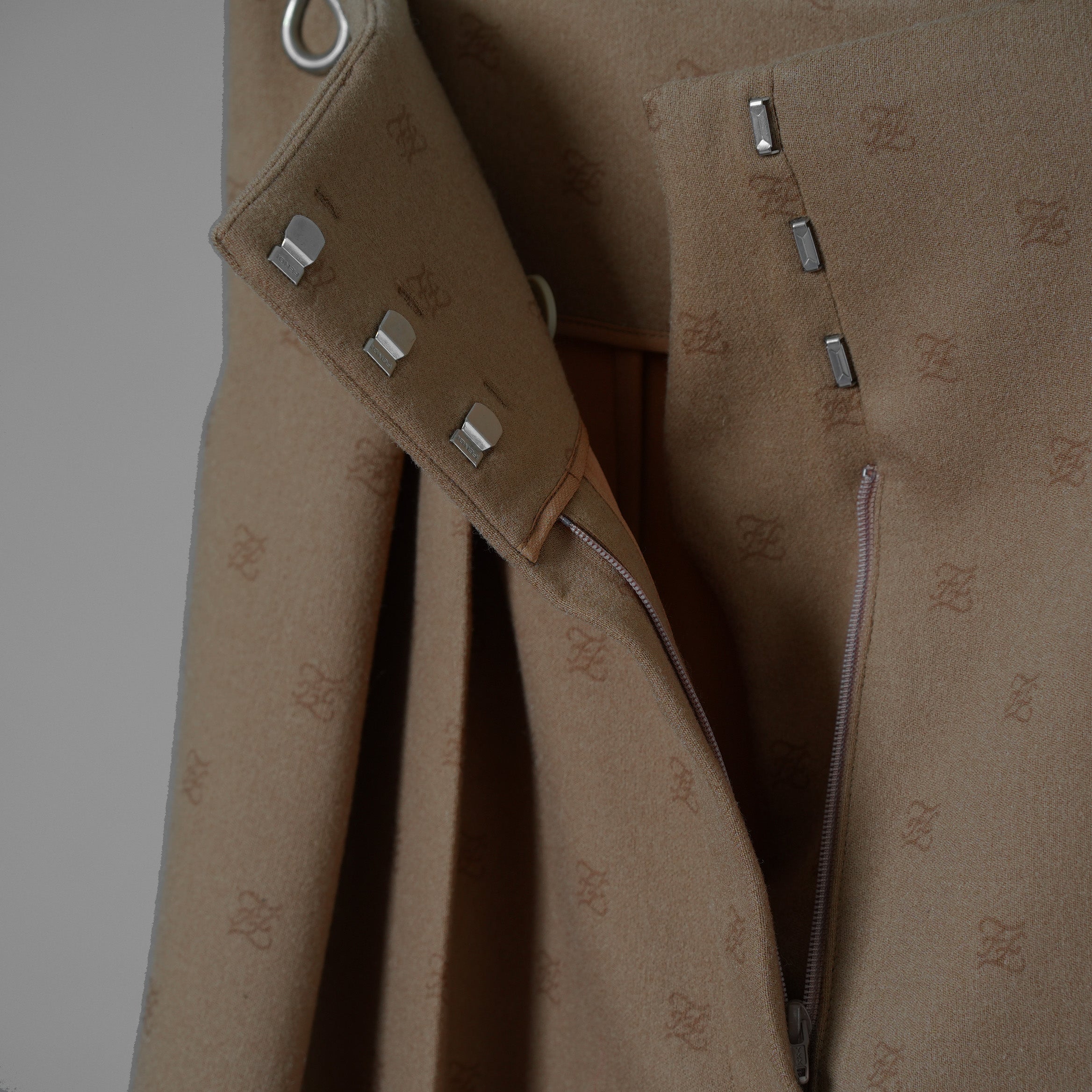 FENDI フェンディ / 21AW カリグラフィ ウール＆カシミヤ混 ショート パンツ / FR6336 AHL4 / size 42 (BEIGE) 352040-izm