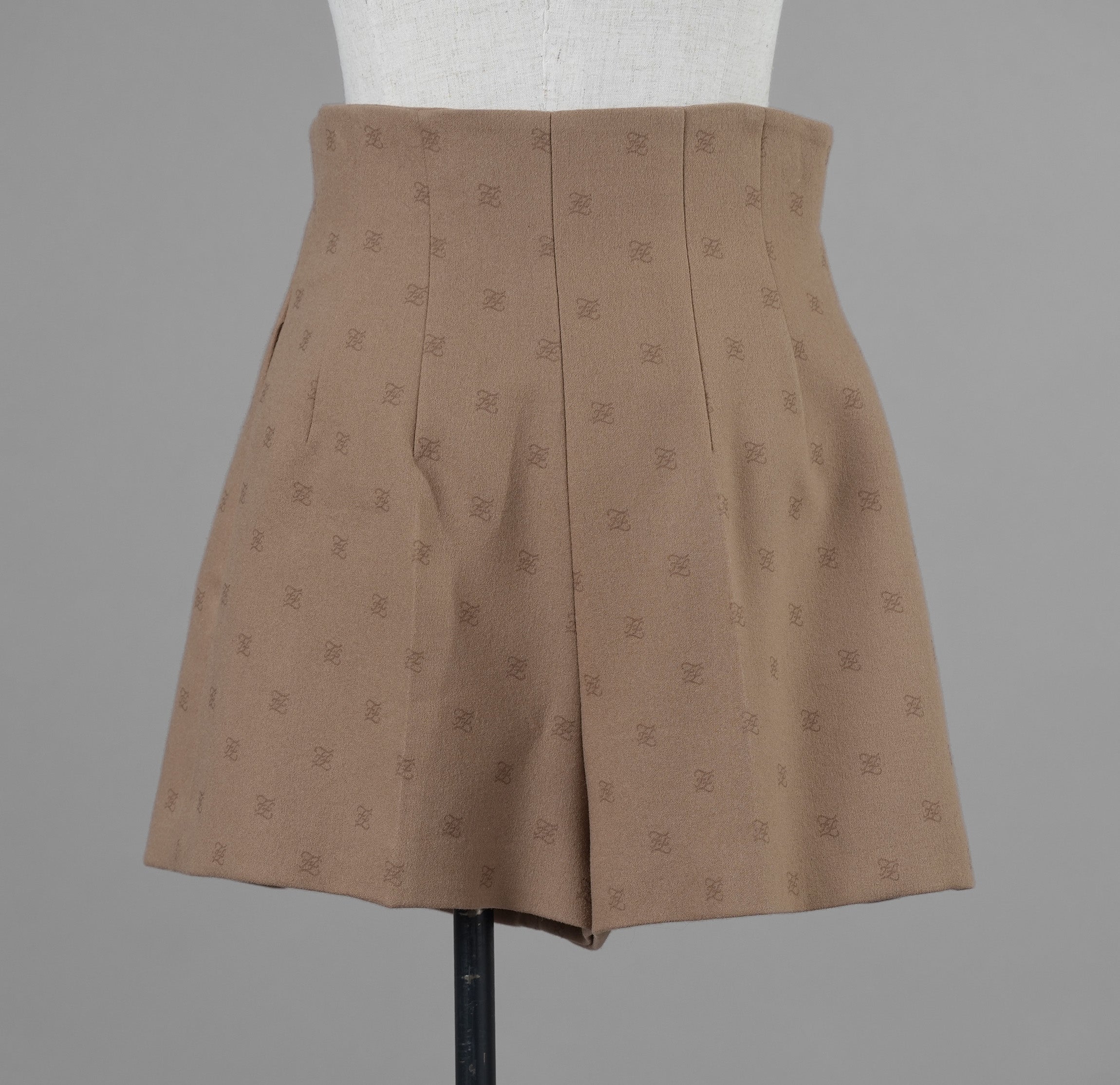FENDI フェンディ / 21AW カリグラフィ ウール＆カシミヤ混 ショート パンツ / FR6336 AHL4 / size 42 (BEIGE) 352040-izm