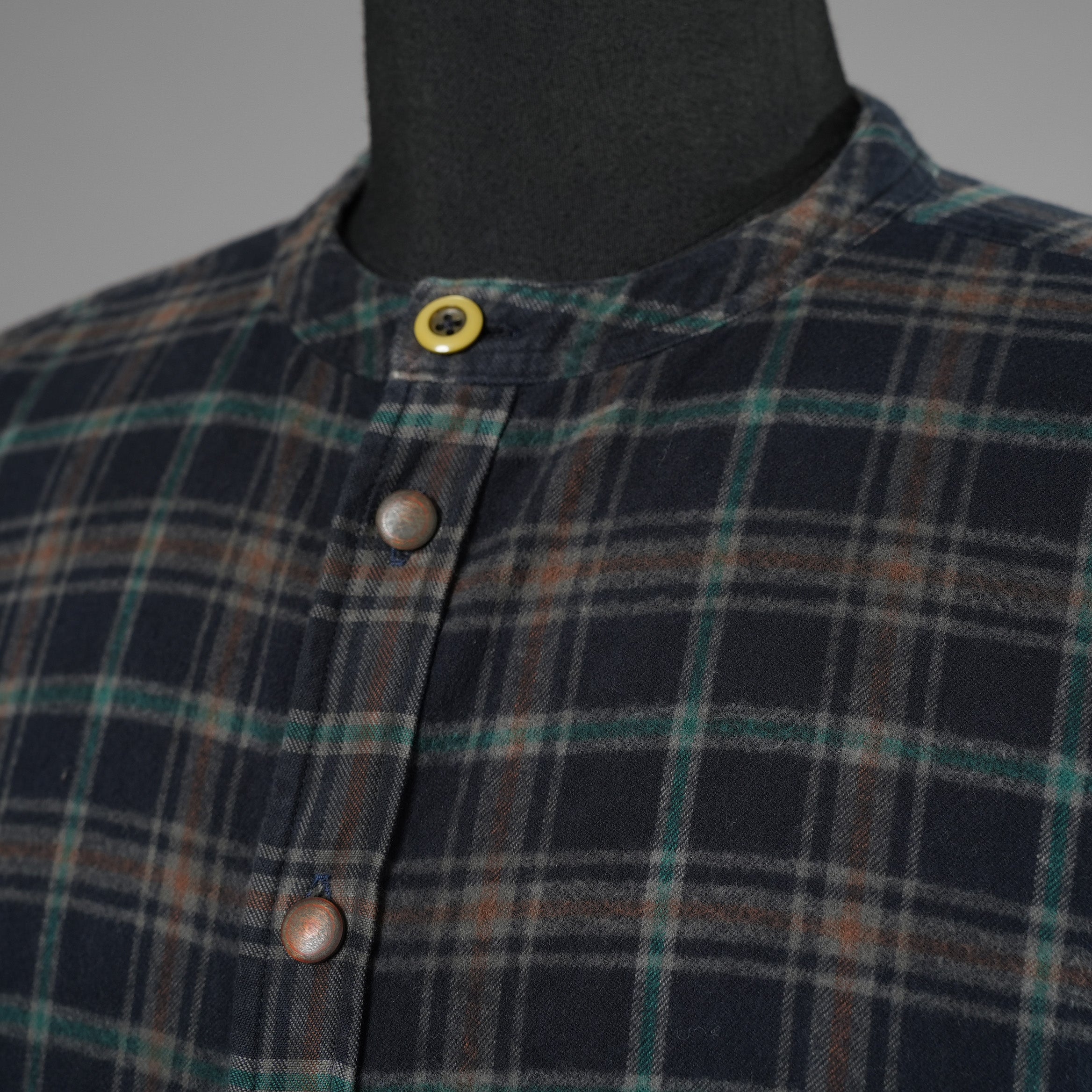 daska ダスカ / 美品 19AW  "JOHAN" plaid shirt sumi dyed flannel ロングシャツ アトリエシャツ 長袖シャツ / size 2 NAVY 352042-ymu