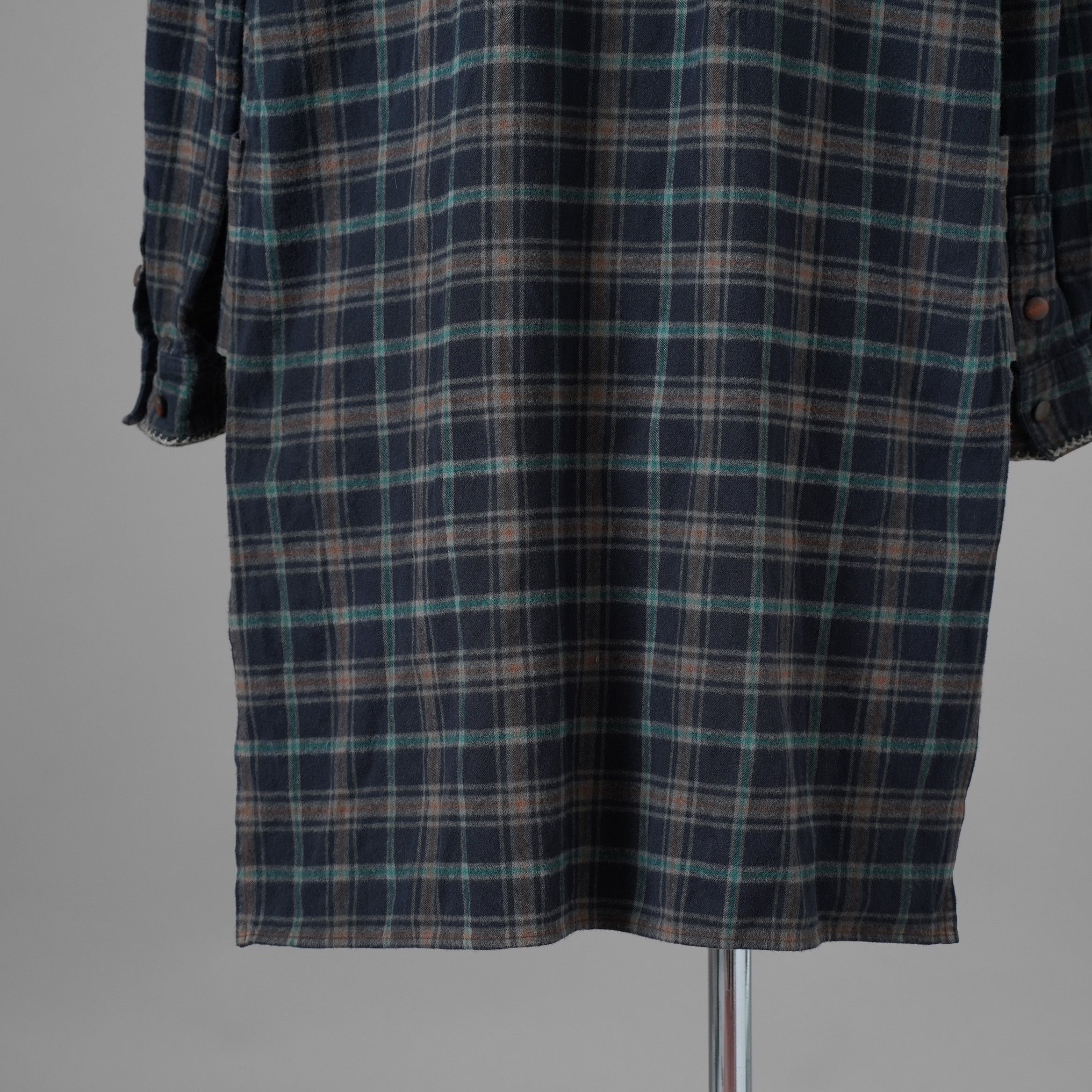daska ダスカ / 美品 19AW  "JOHAN" plaid shirt sumi dyed flannel ロングシャツ アトリエシャツ 長袖シャツ / size 2 NAVY 352042-ymu