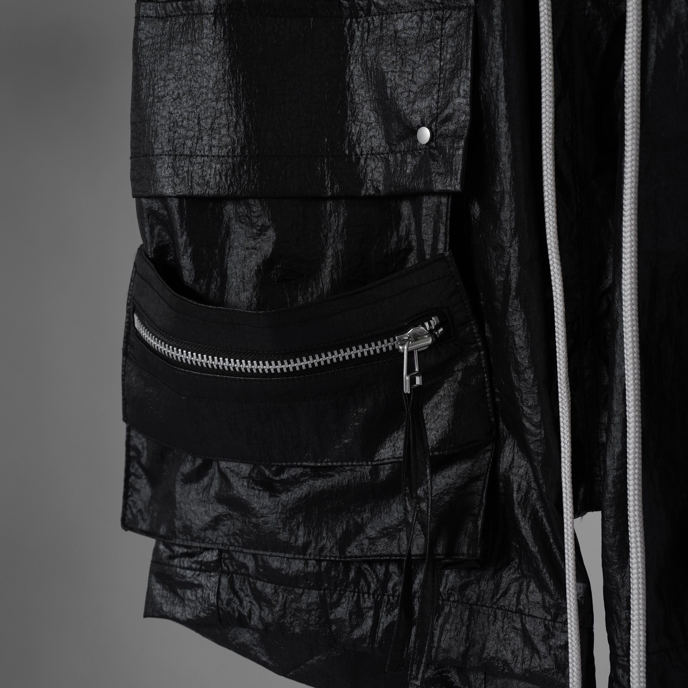 A.F ARTEFACT エーエフアーティファクト / 美品 25SS AIRY CRINKLE NYLON ZIP CARGO SHORTS エアリー クリンクル ナイロン ジップ カーゴ ショーツ パンツ / ag-13053-1 / size 2 (BLACK) 352047-uen