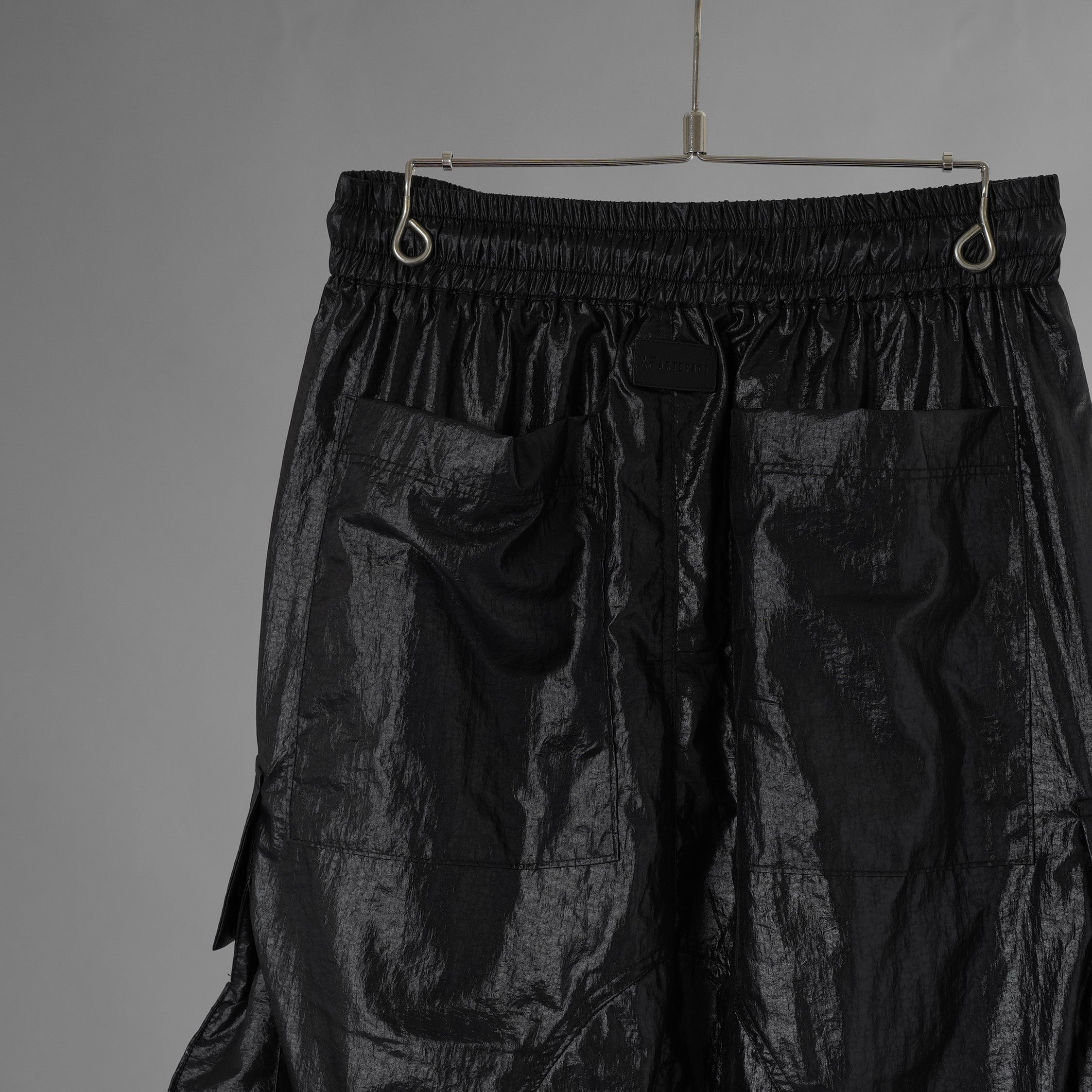 A.F ARTEFACT エーエフアーティファクト / 美品 25SS AIRY CRINKLE NYLON ZIP CARGO SHORTS エアリー クリンクル ナイロン ジップ カーゴ ショーツ パンツ / ag-13053-1 / size 2 (BLACK) 352047-uen
