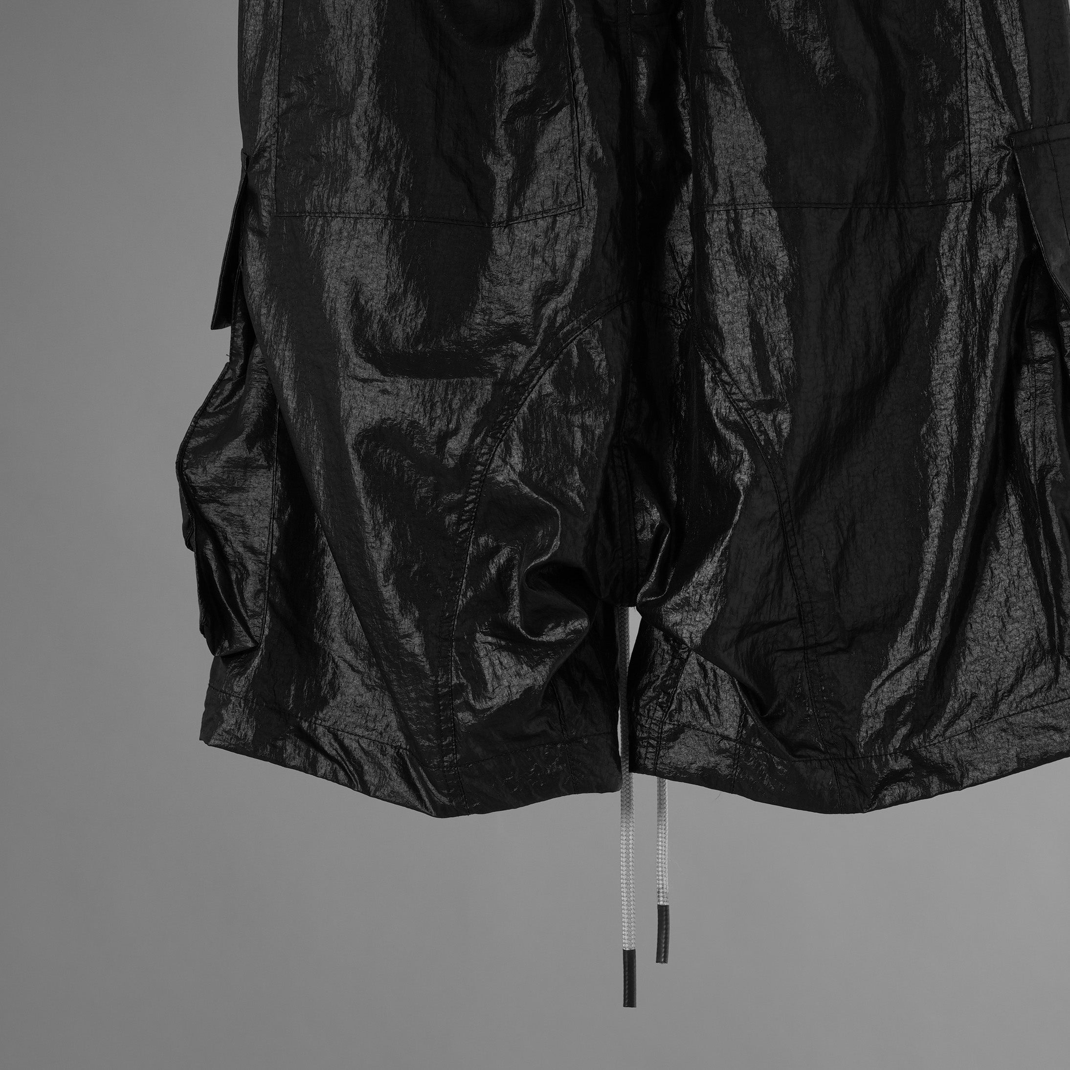 A.F ARTEFACT エーエフアーティファクト / 美品 25SS AIRY CRINKLE NYLON ZIP CARGO SHORTS エアリー クリンクル ナイロン ジップ カーゴ ショーツ パンツ / ag-13053-1 / size 2 (BLACK) 352047-uen