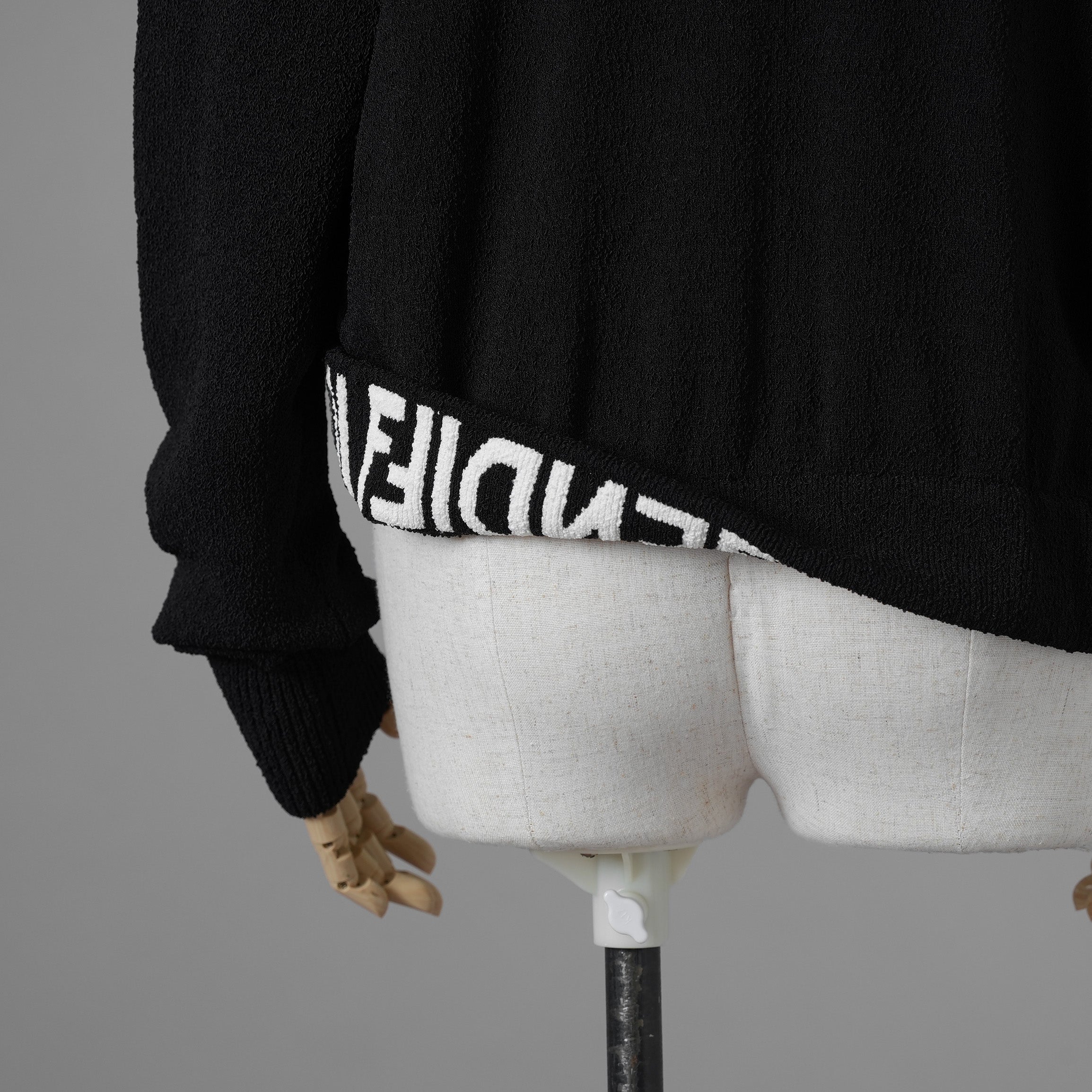 FENDI フェンディ / 美品 レーヨン ニット カーディガン / FZC990 ARVB / size 40 (BLACK） レディース 352049-izm