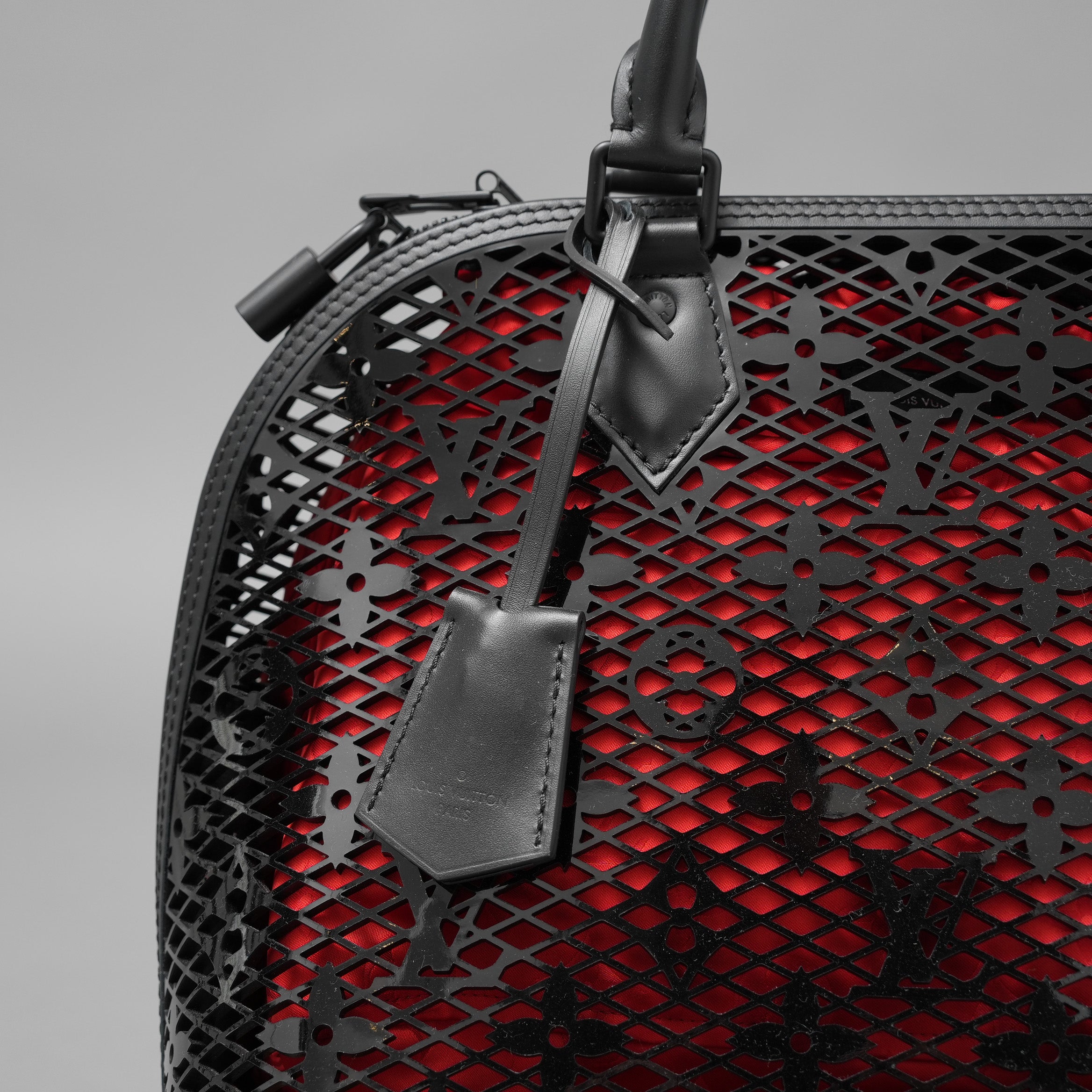LOUIS VUITTON ルイヴィトン / 美品 22SS アルマ PM レザー / モノグラムレース ハンドバッグ バッグ / パドロック クロシェット / M20355 / BLACK × RED /レディース