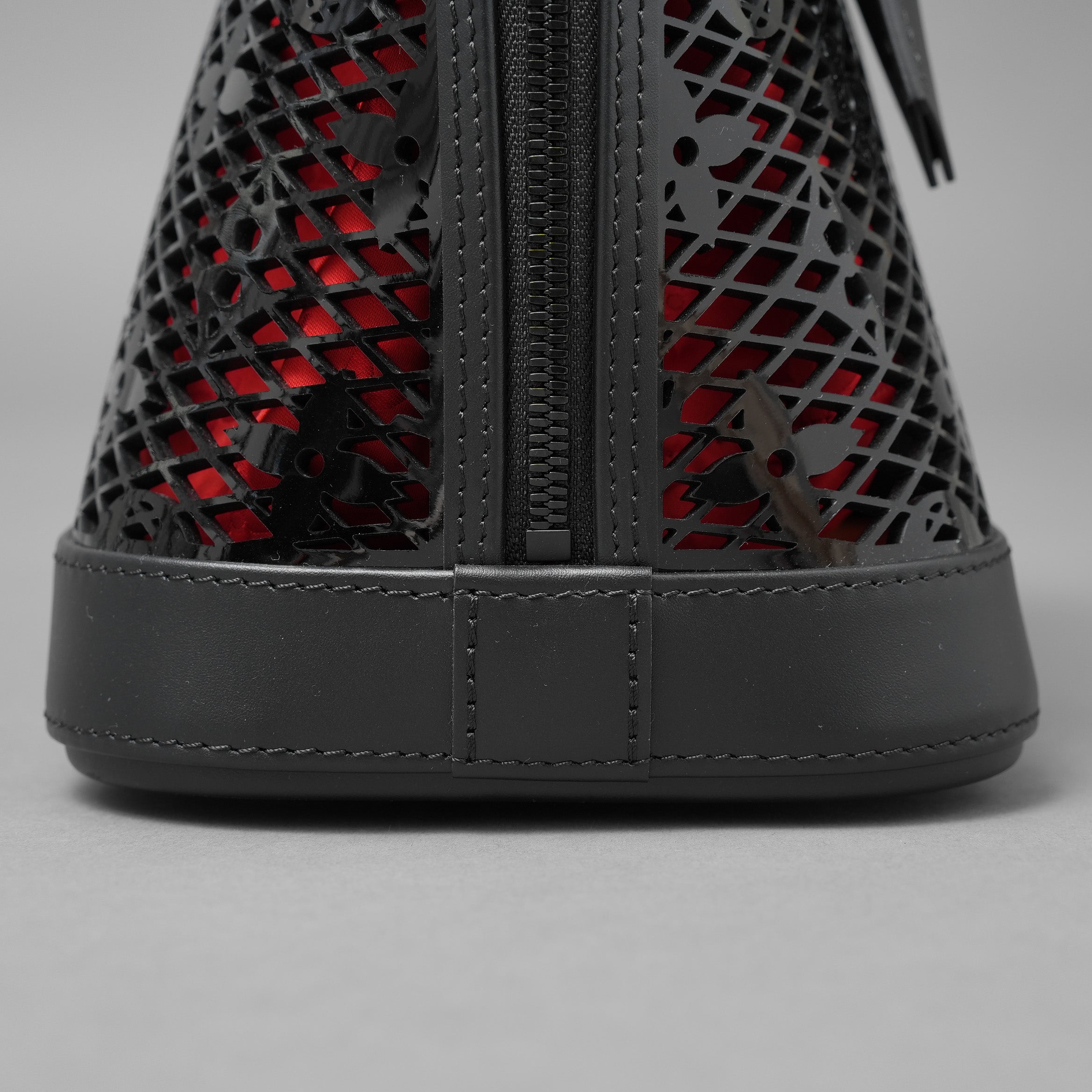 LOUIS VUITTON ルイヴィトン / 美品 22SS アルマ PM レザー / モノグラムレース ハンドバッグ バッグ / パドロック クロシェット / M20355 / BLACK × RED /レディース