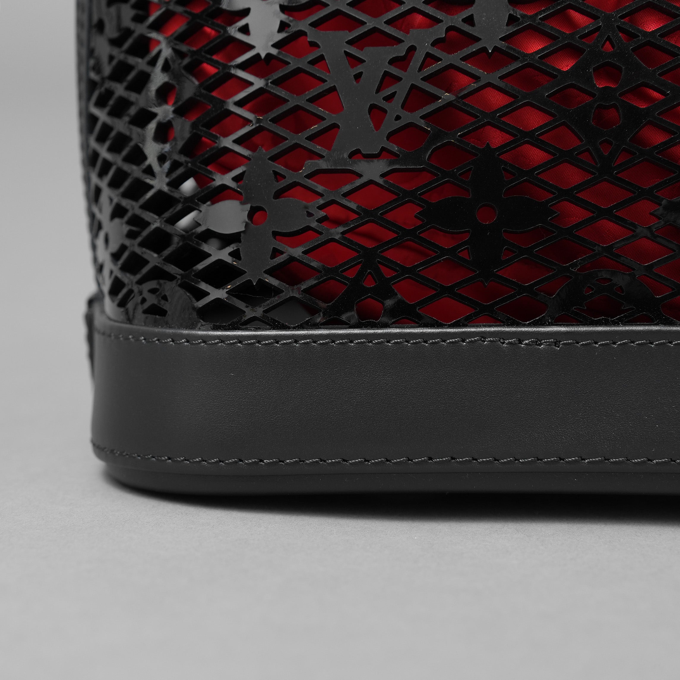 LOUIS VUITTON ルイヴィトン / 美品 22SS アルマ PM レザー / モノグラムレース ハンドバッグ バッグ / パドロック クロシェット / M20355 / BLACK × RED /レディース